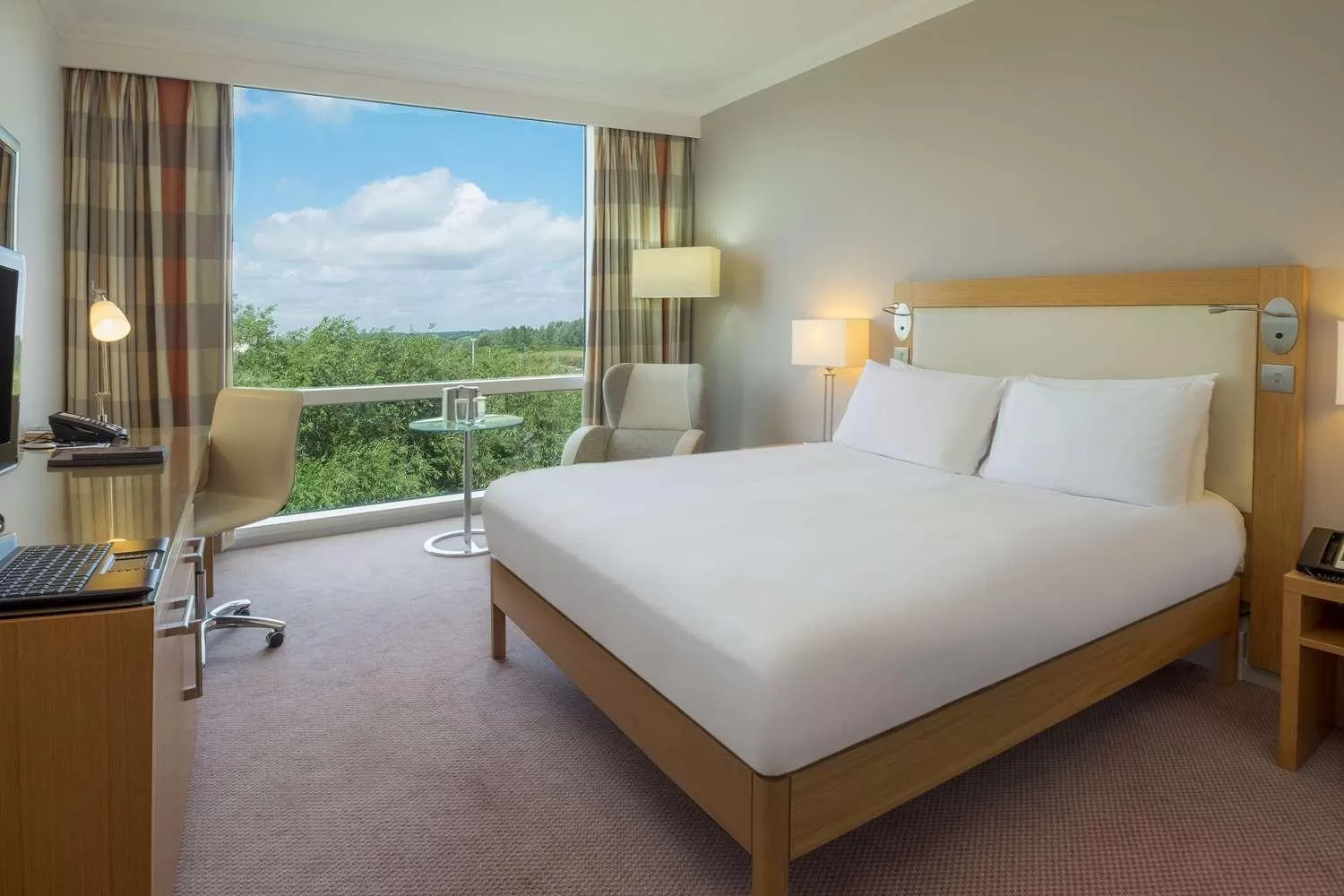 Bed in Hilton Reading