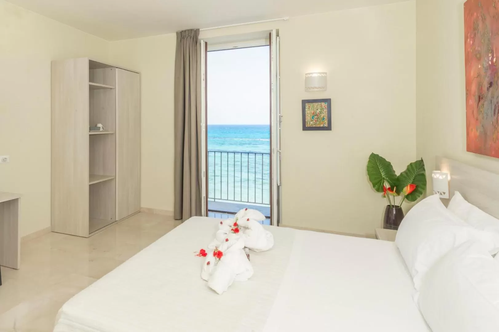 Photo of the whole room, Bed in Central Gallery Rooms- Palazzo D'Ali' Staiti XIX