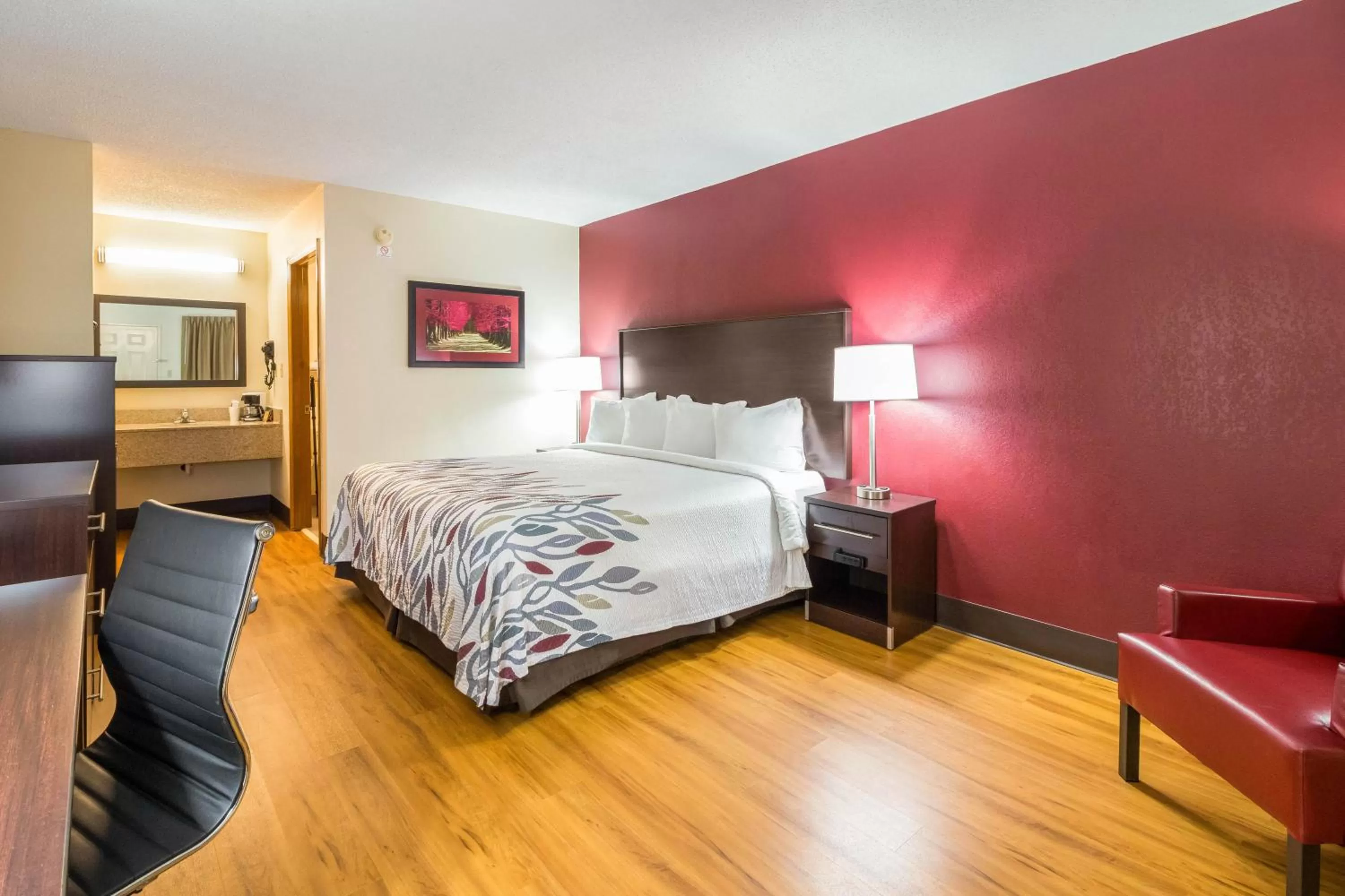 Bedroom, Bed in Red Roof Inn Clarksville