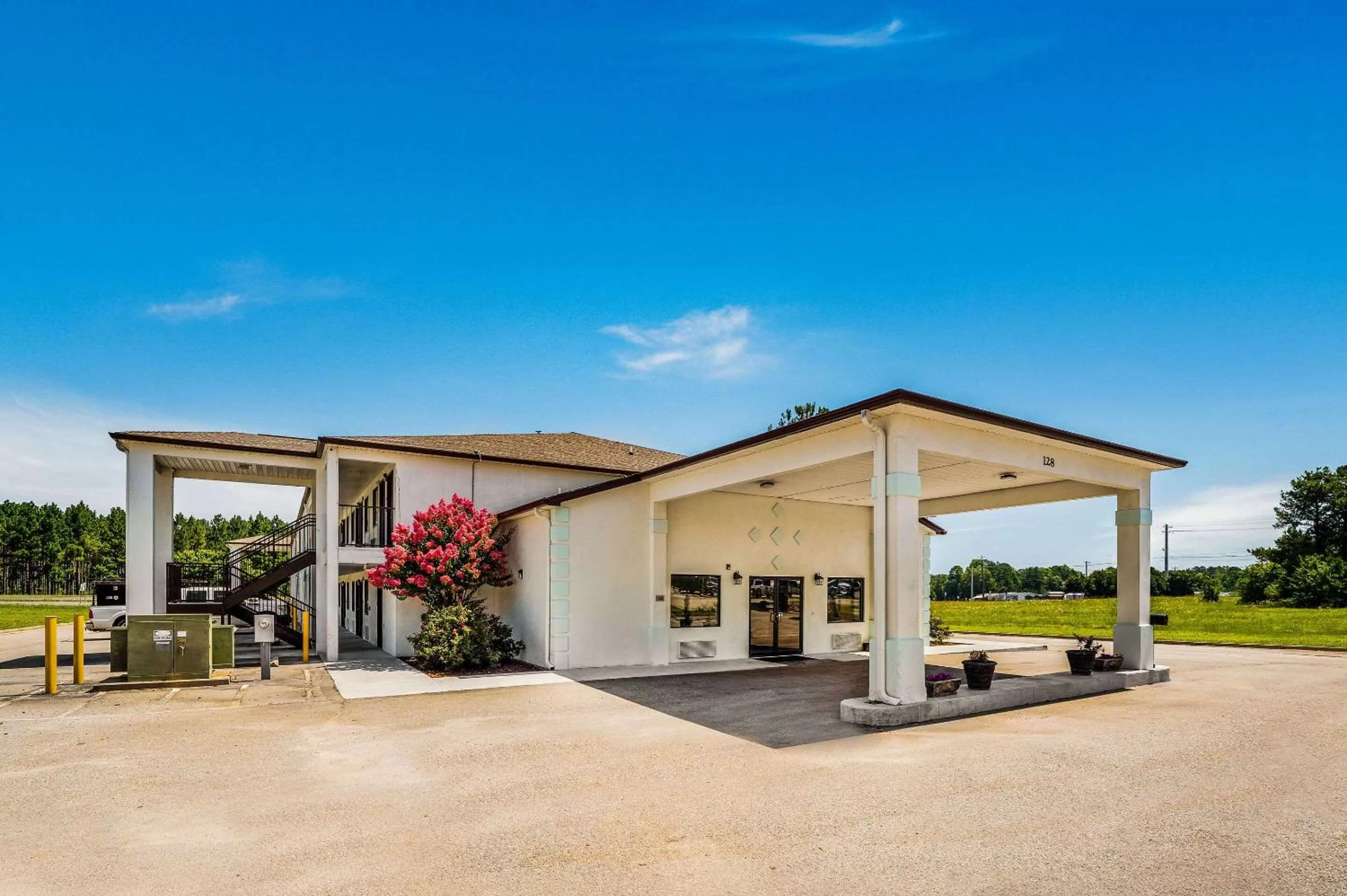 Property building in Rodeway Inn Sandersville