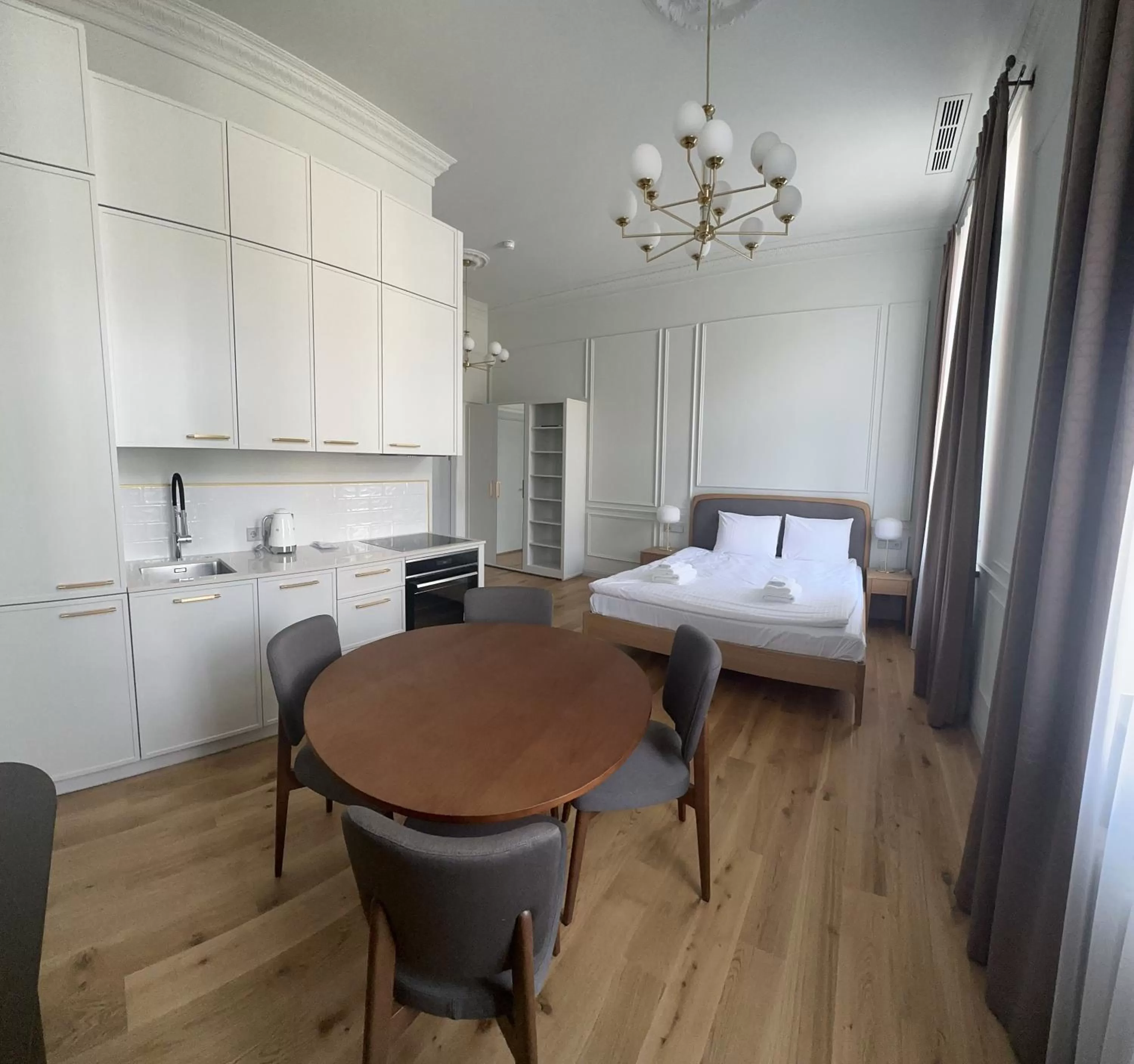 Bed in Roze Center Apartments