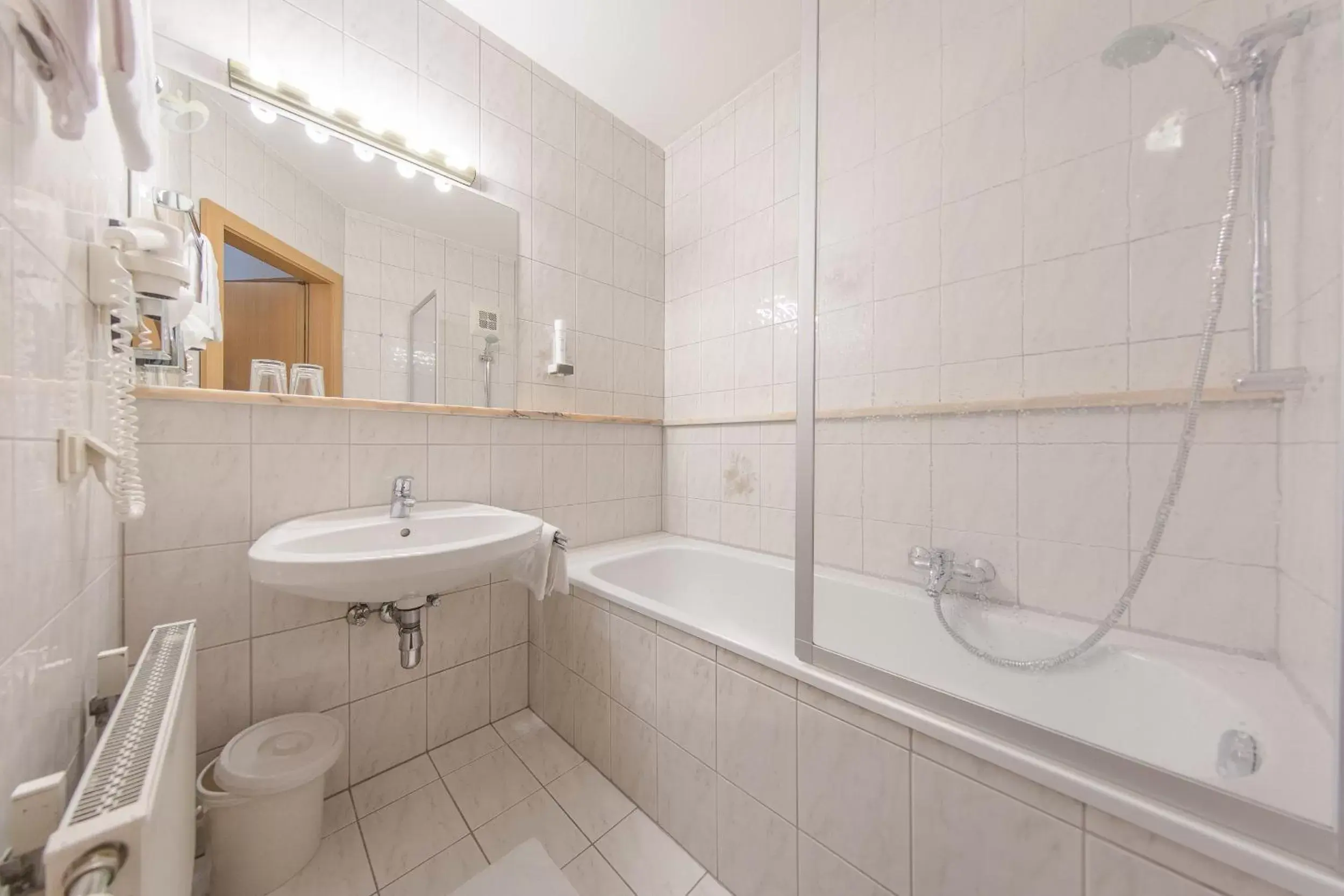 Comfort Double Room - single occupancy in Hotel Kern Buam Comfort Double Room - single occupancy in Hotel Kern Buam