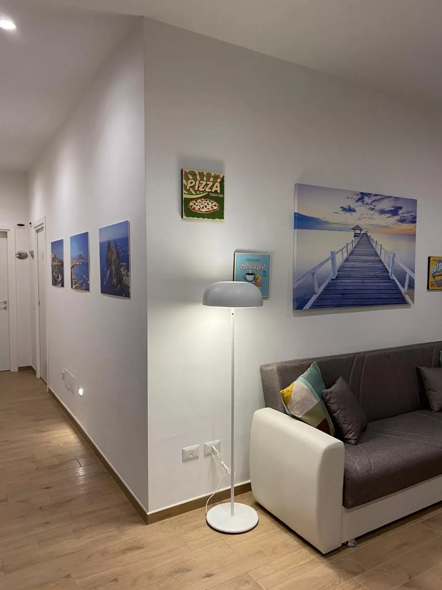 Communal lounge/ TV room in Villa Manto Bed and Breakfast - Torre Annunziata Pompei Communal lounge/ TV room in Villa Manto Bed and Breakfast - Torre Annunziata Pompei