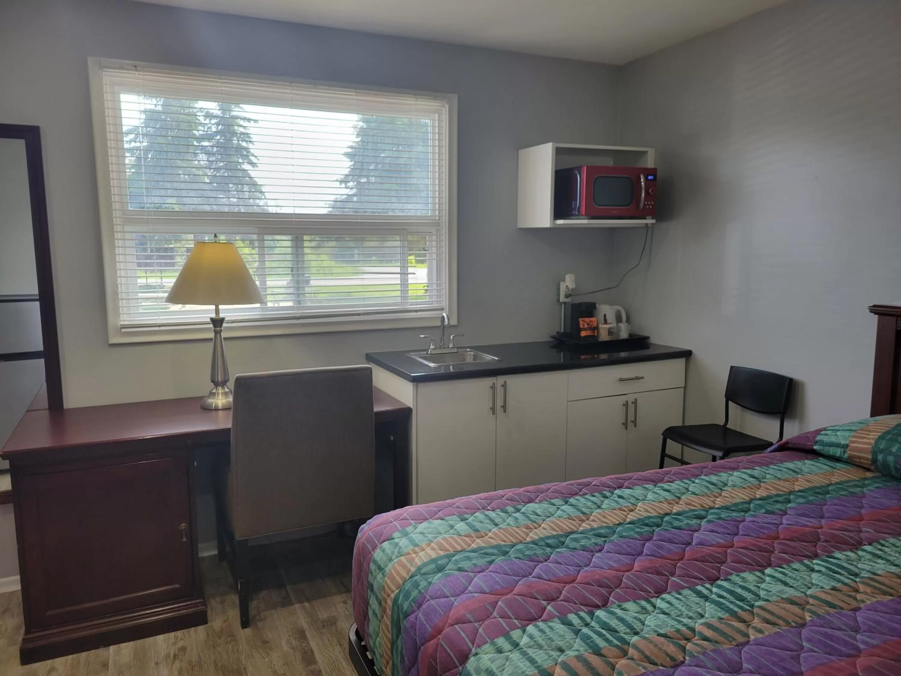 kitchen in Knights Inn Cobourg