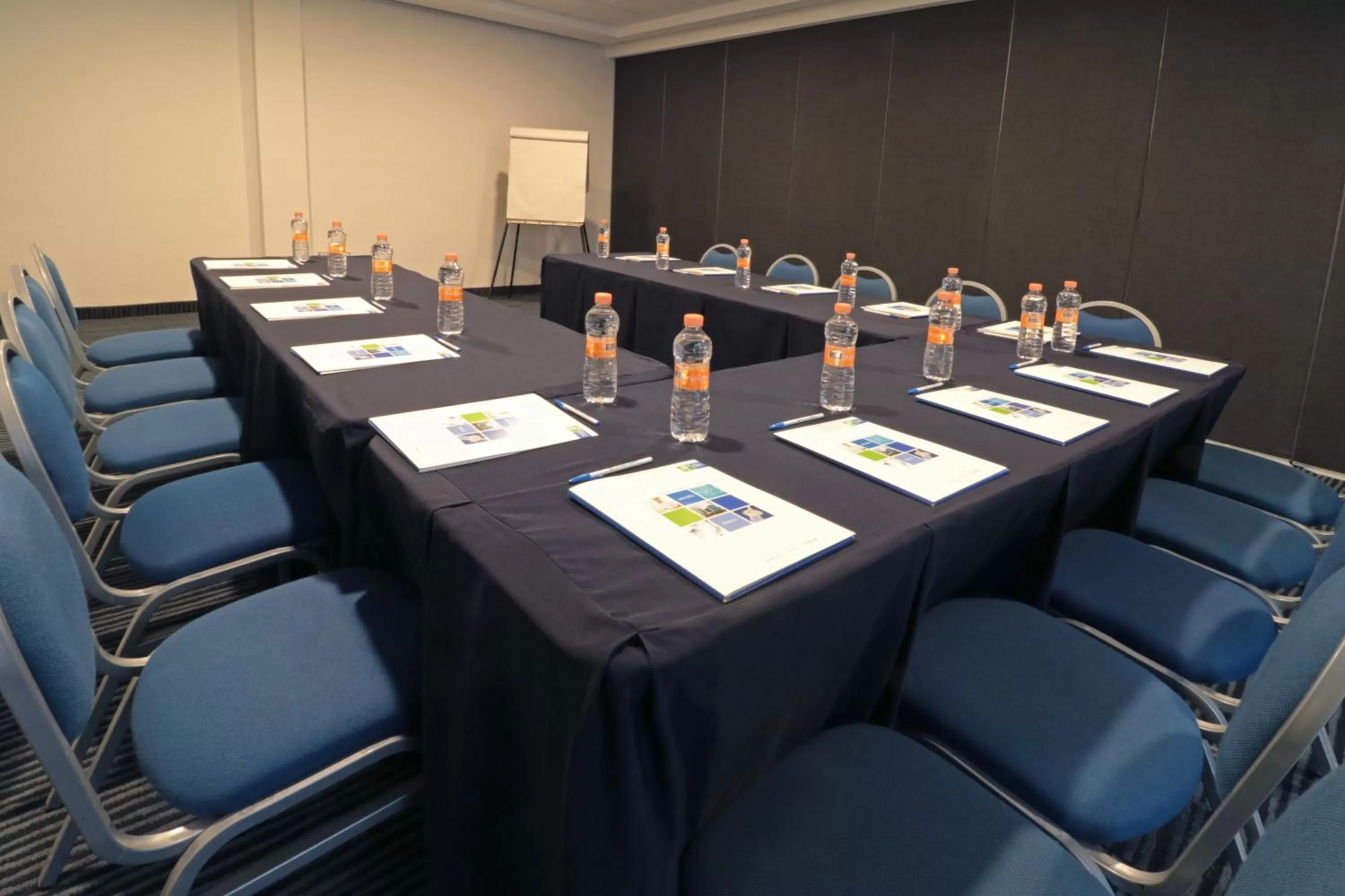 Meeting/conference room in Holiday Inn Express San Luis Potosí by IHG