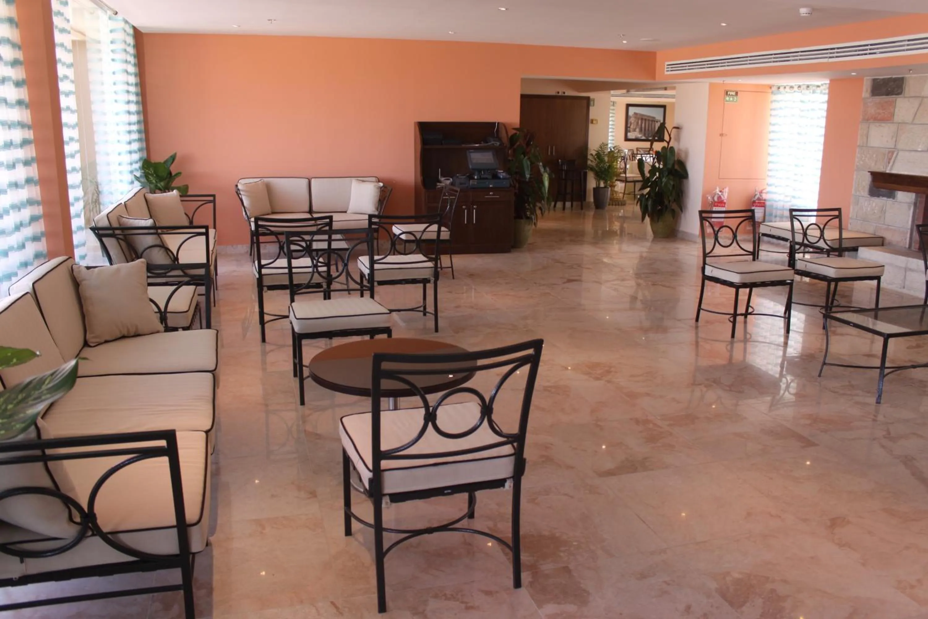 Communal lounge/ TV room in St. George Hotel