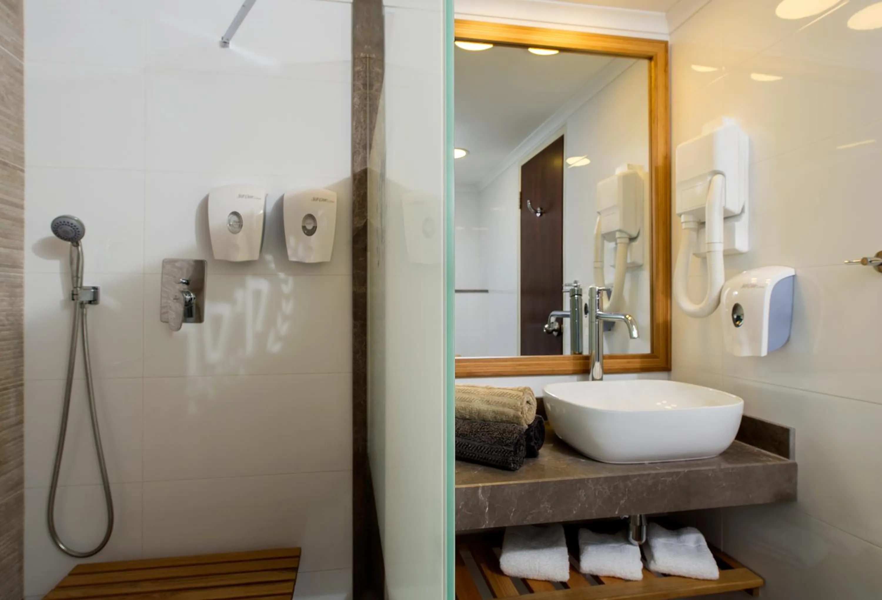 Shower in Caesar Premier Eilat Hotel