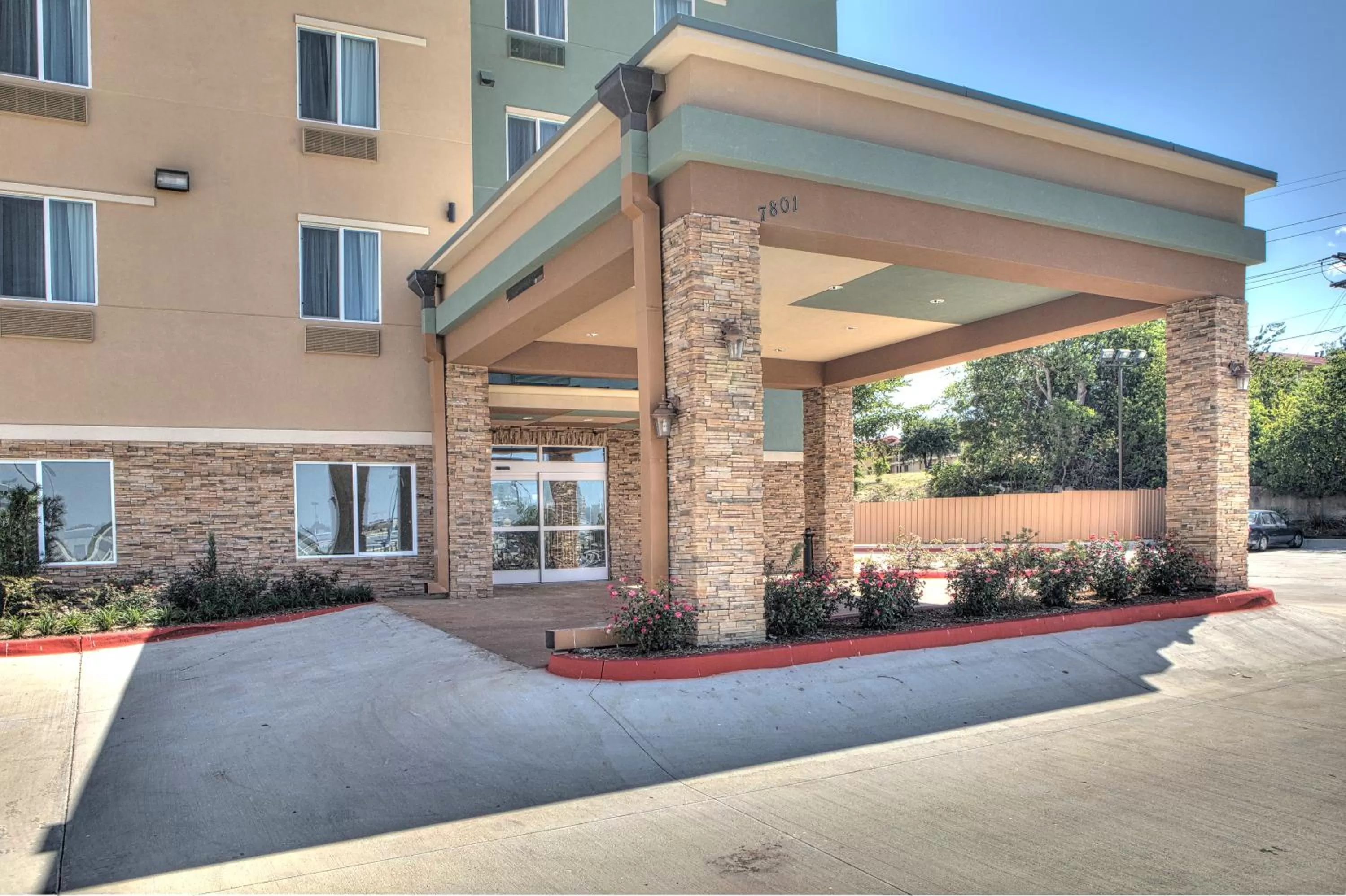 Facade/entrance in Comfort Inn & Suites Fort Worth West I-30 NAS JRB