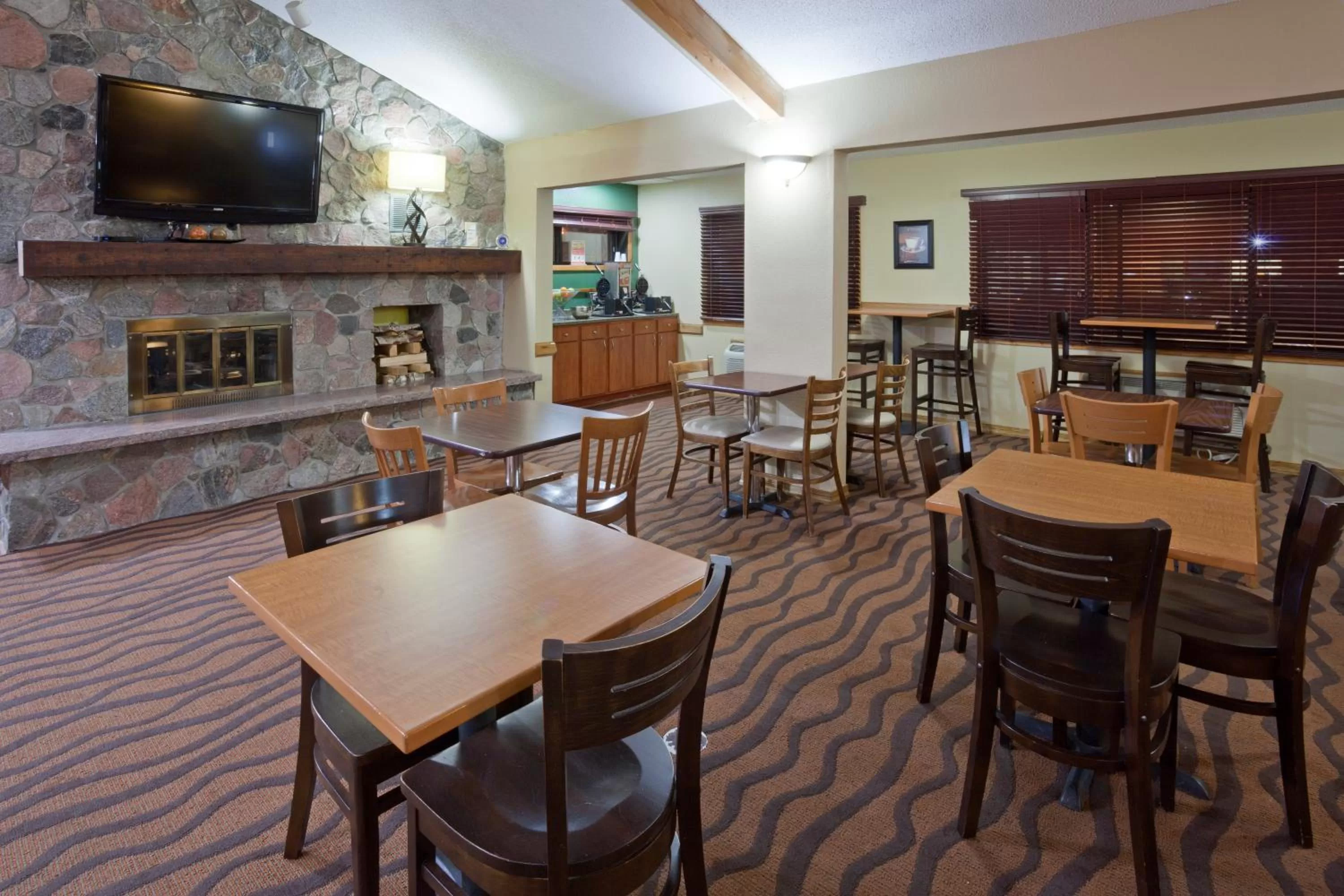 Restaurant/places to eat in AmericInn by Wyndham Fargo West Acres