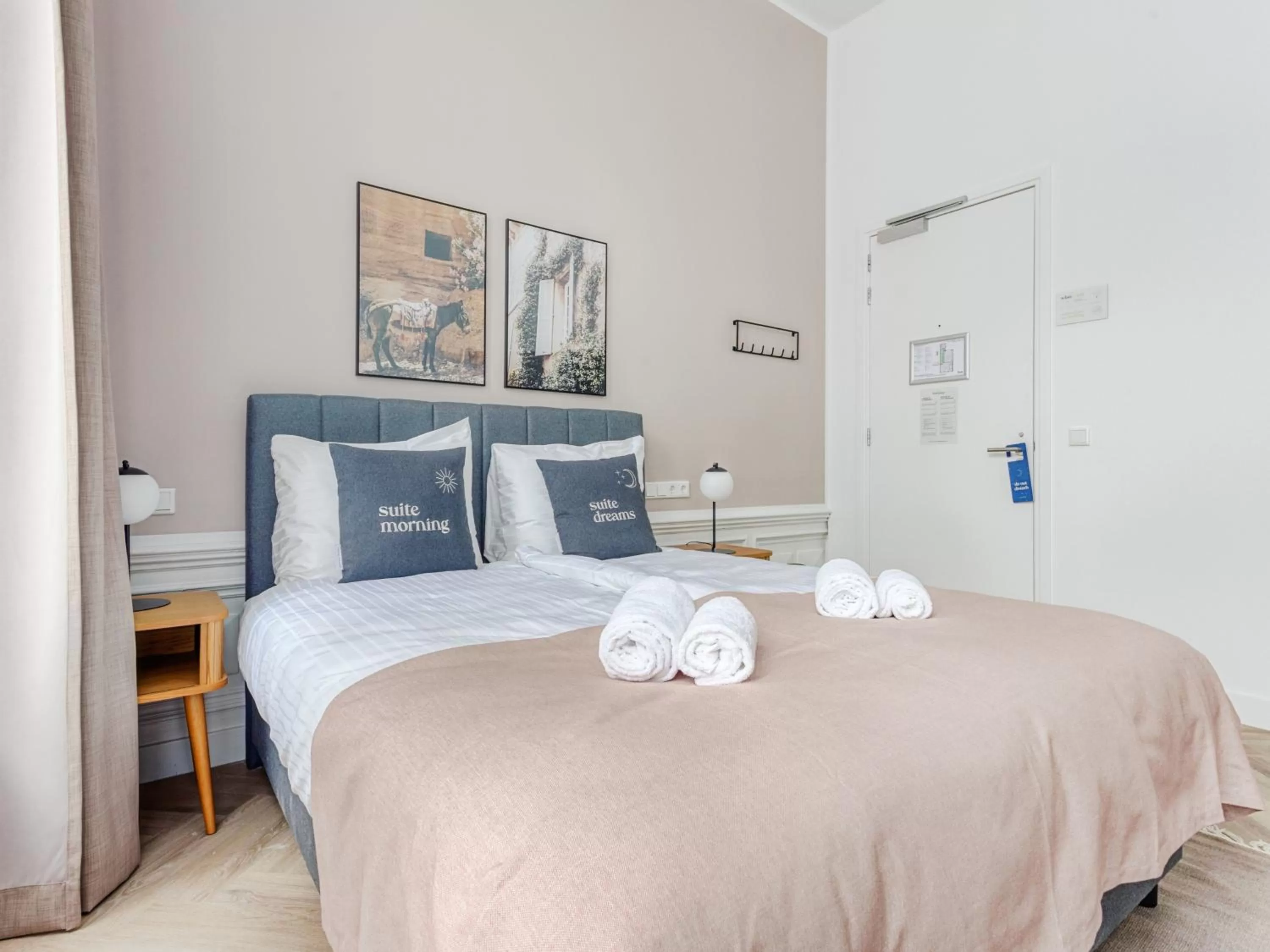 Bed in City Rooms Amsterdam Hemonystraat - Digital access