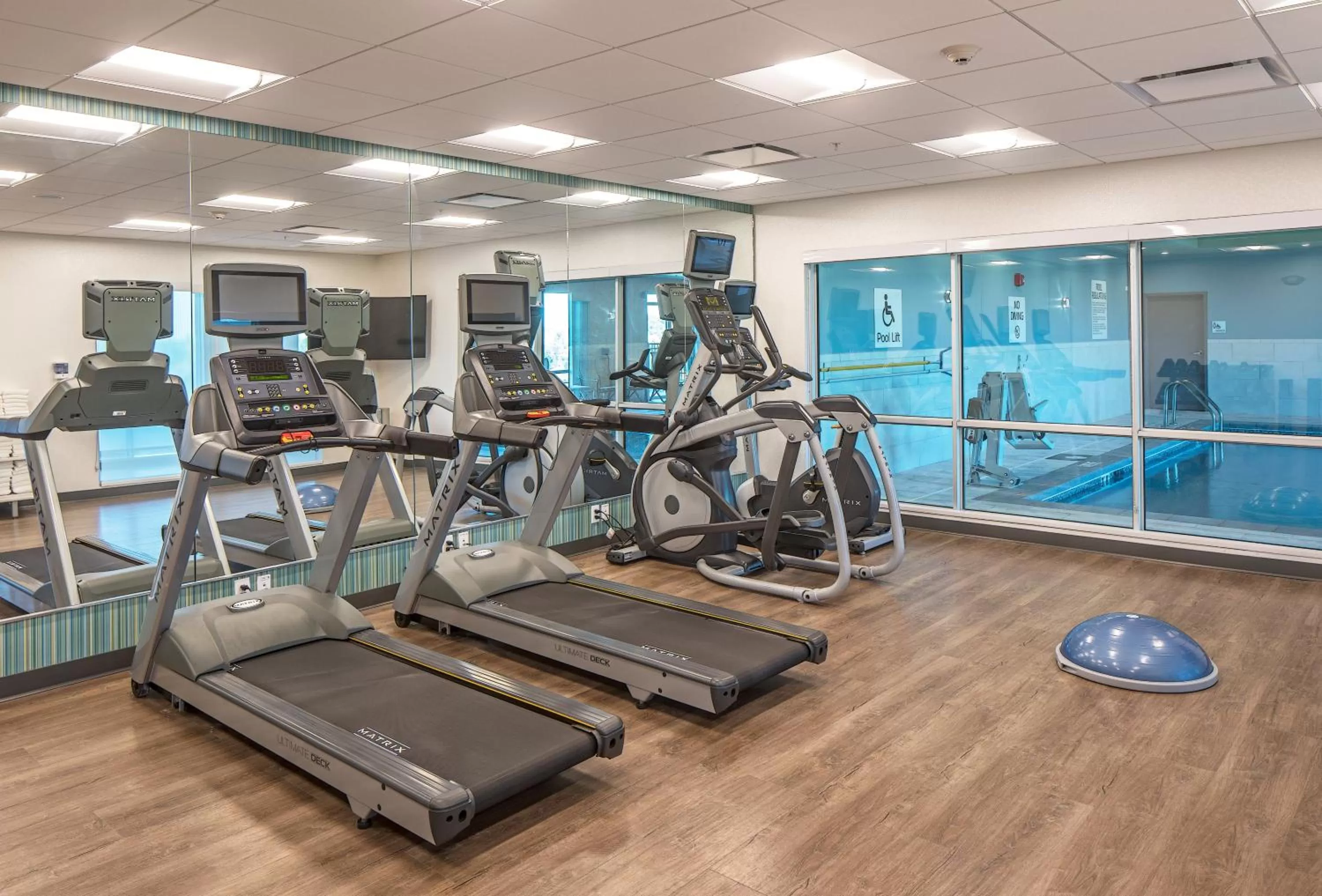 Fitness centre/facilities in Holiday Inn Express & Suites - West Omaha - Elkhorn by IHG