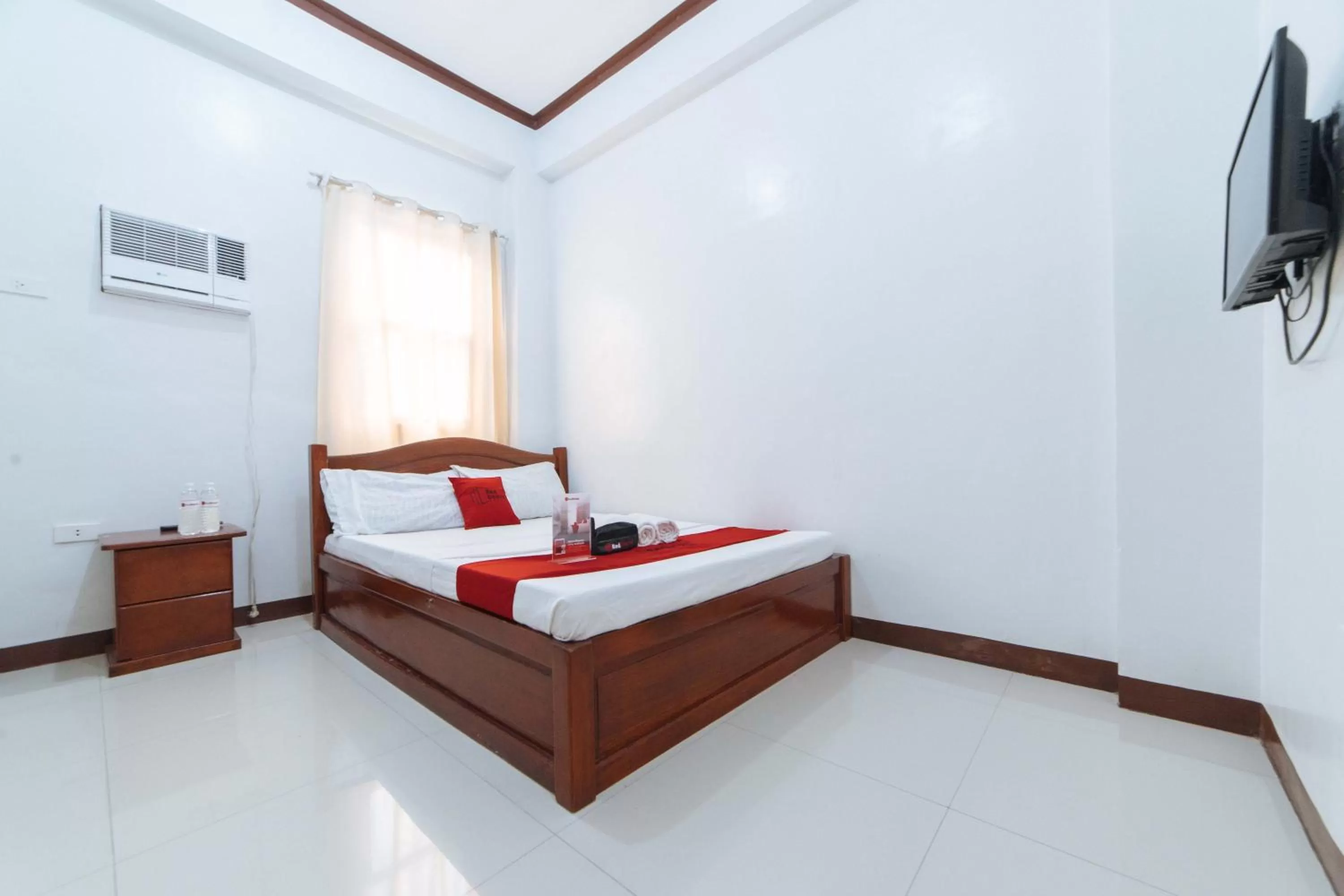 Photo of the whole room, Bed in RedDoorz @ D Maagma Street