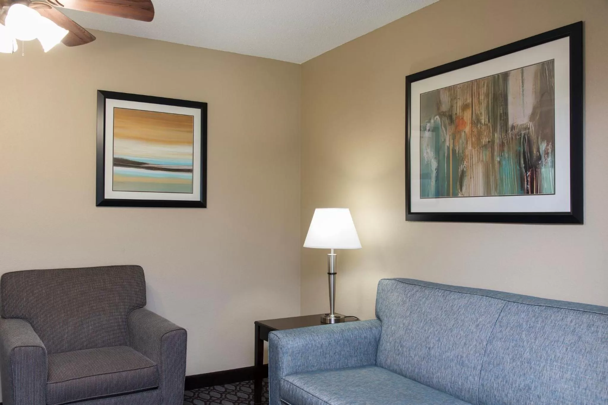 Photo of the whole room in Holiday Inn Express Gas City by IHG