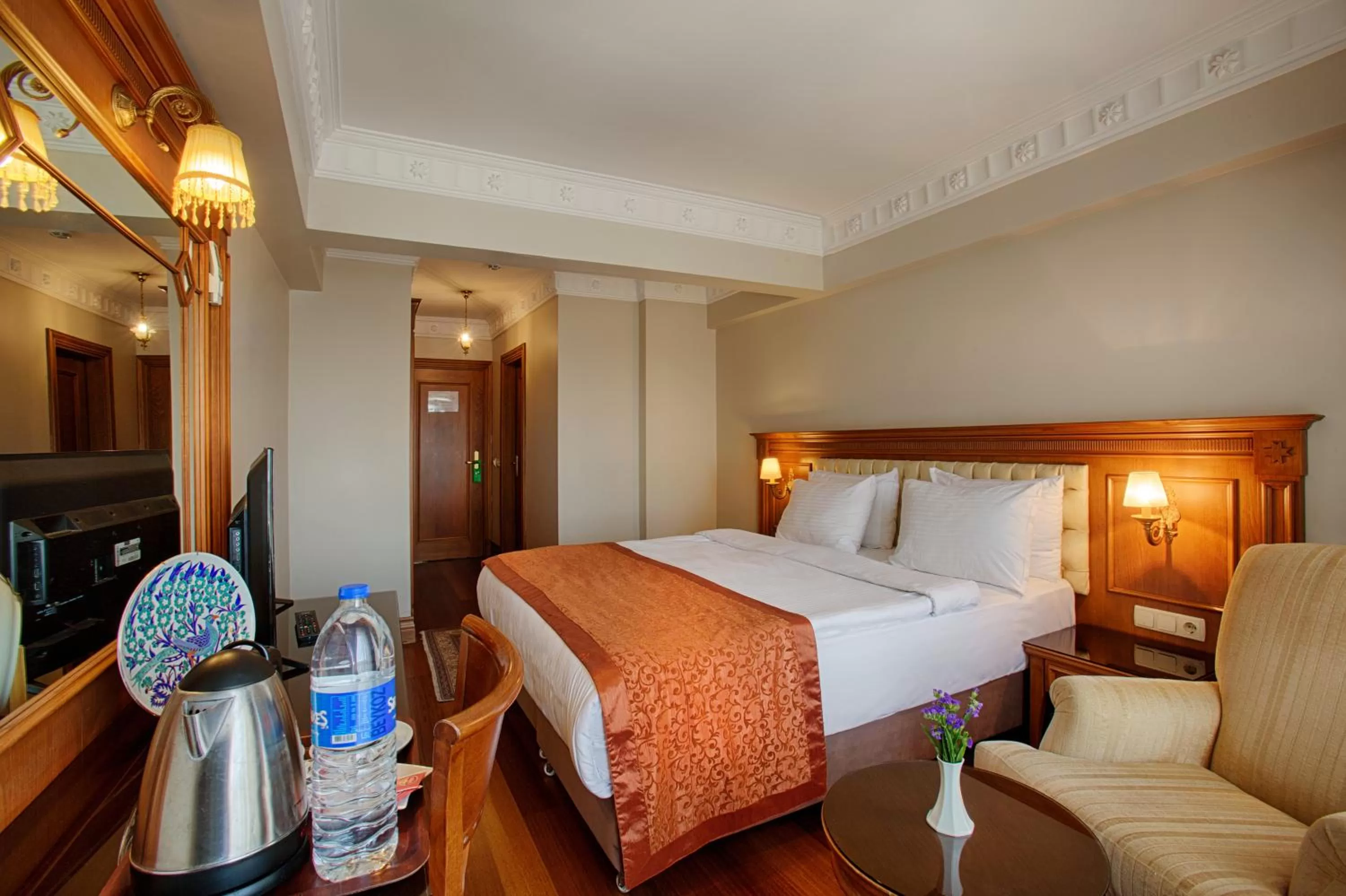 Photo of the whole room, Bed in Hotel Sumengen