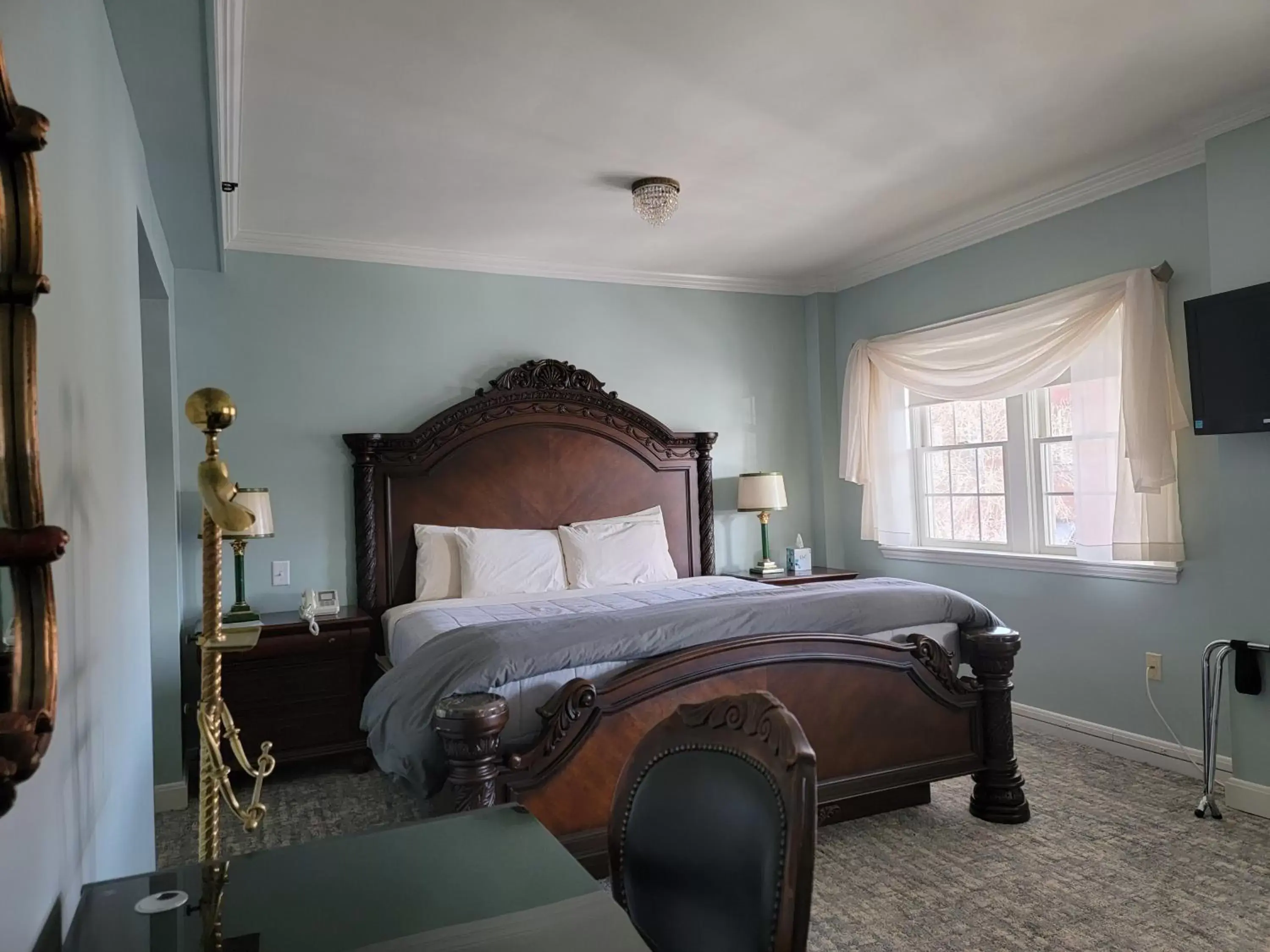 Deluxe King Room in Lowell Inn Deluxe King Room in Lowell Inn