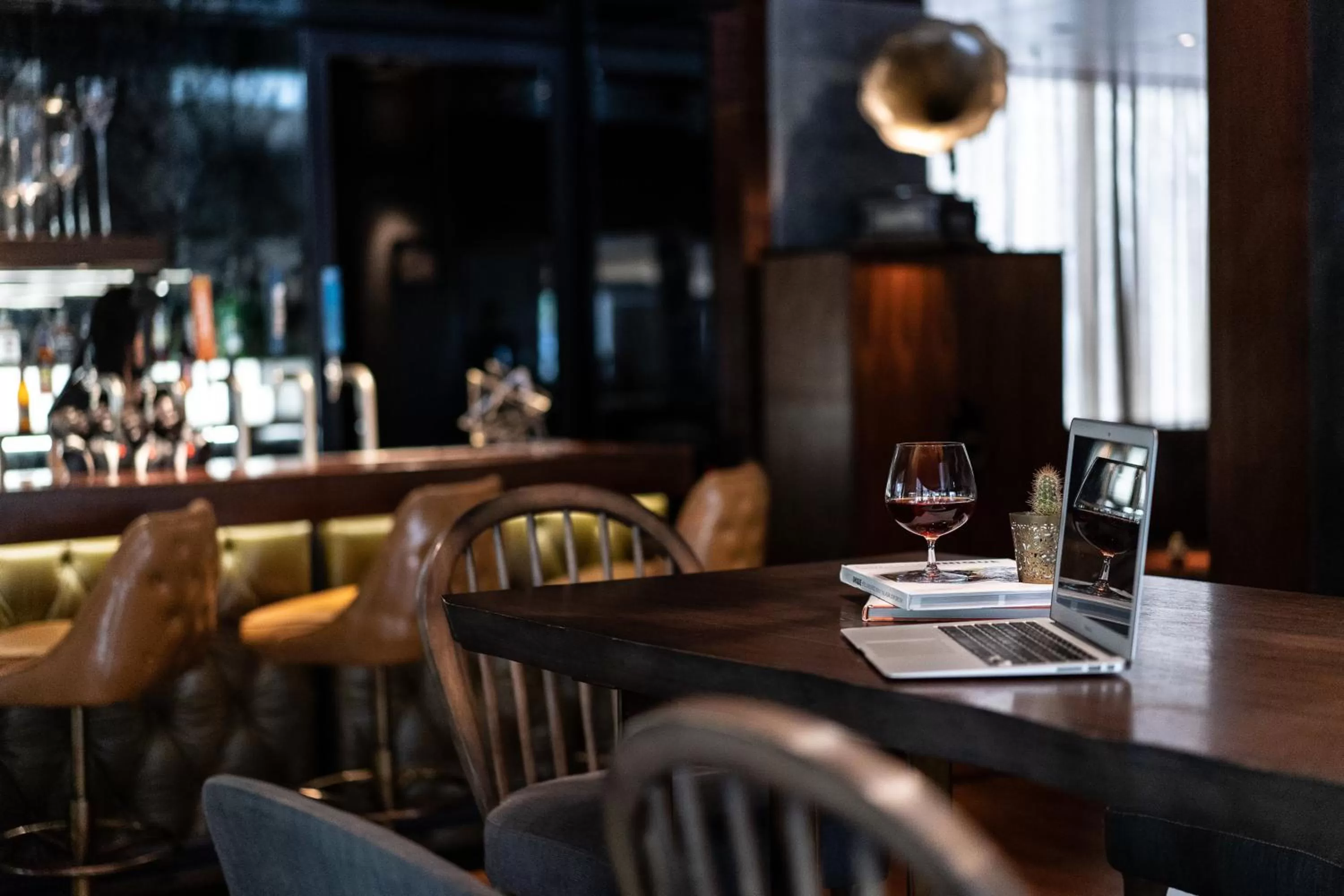 Lounge or bar in Hotel Indigo Bangkok Wireless Road by IHG