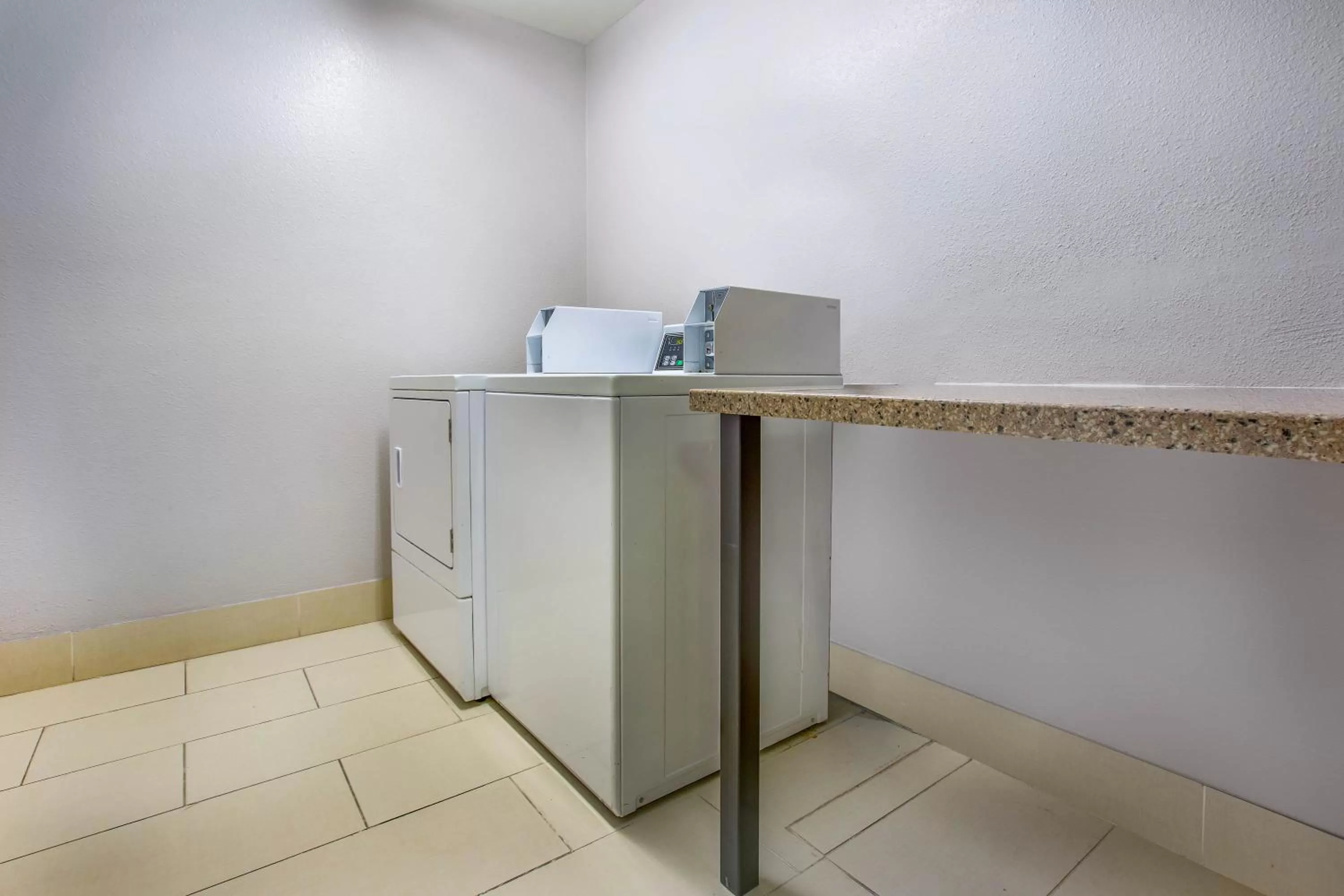 laundry in La Quinta by Wyndham Pomona