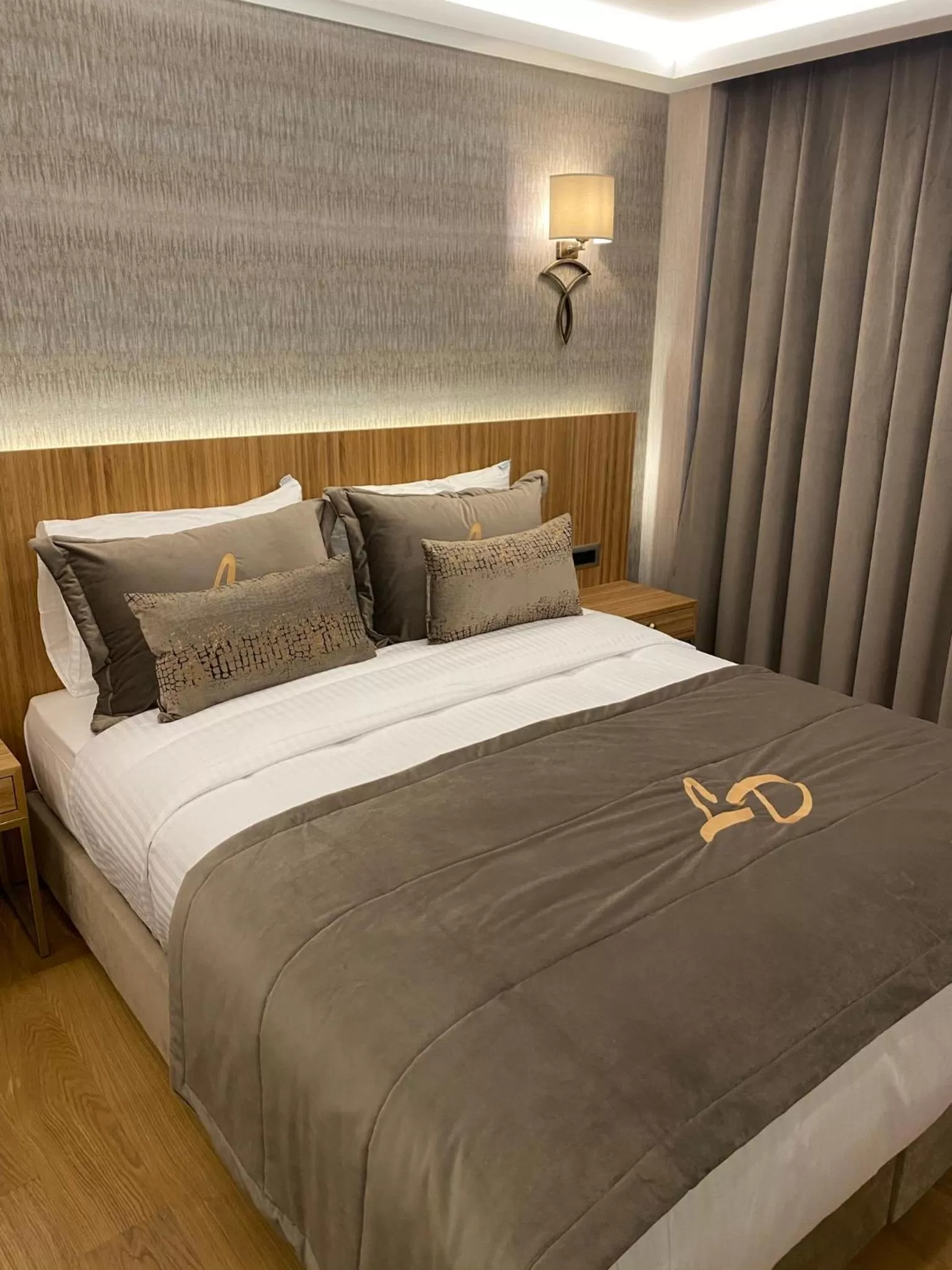 Photo of the whole room, Bed in Lady Diana Hotel