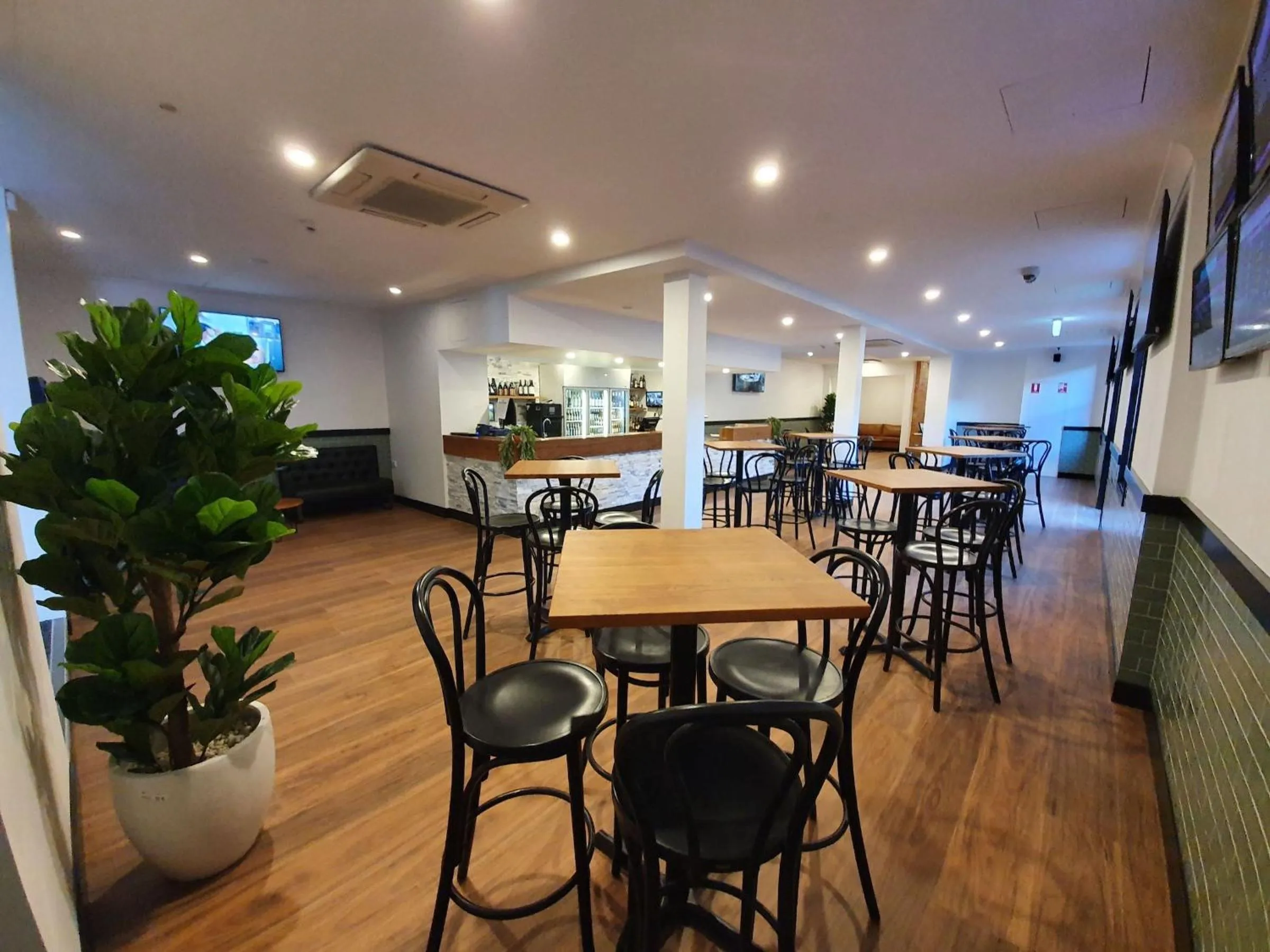 Lounge or bar in Empire Hotel Goulburn