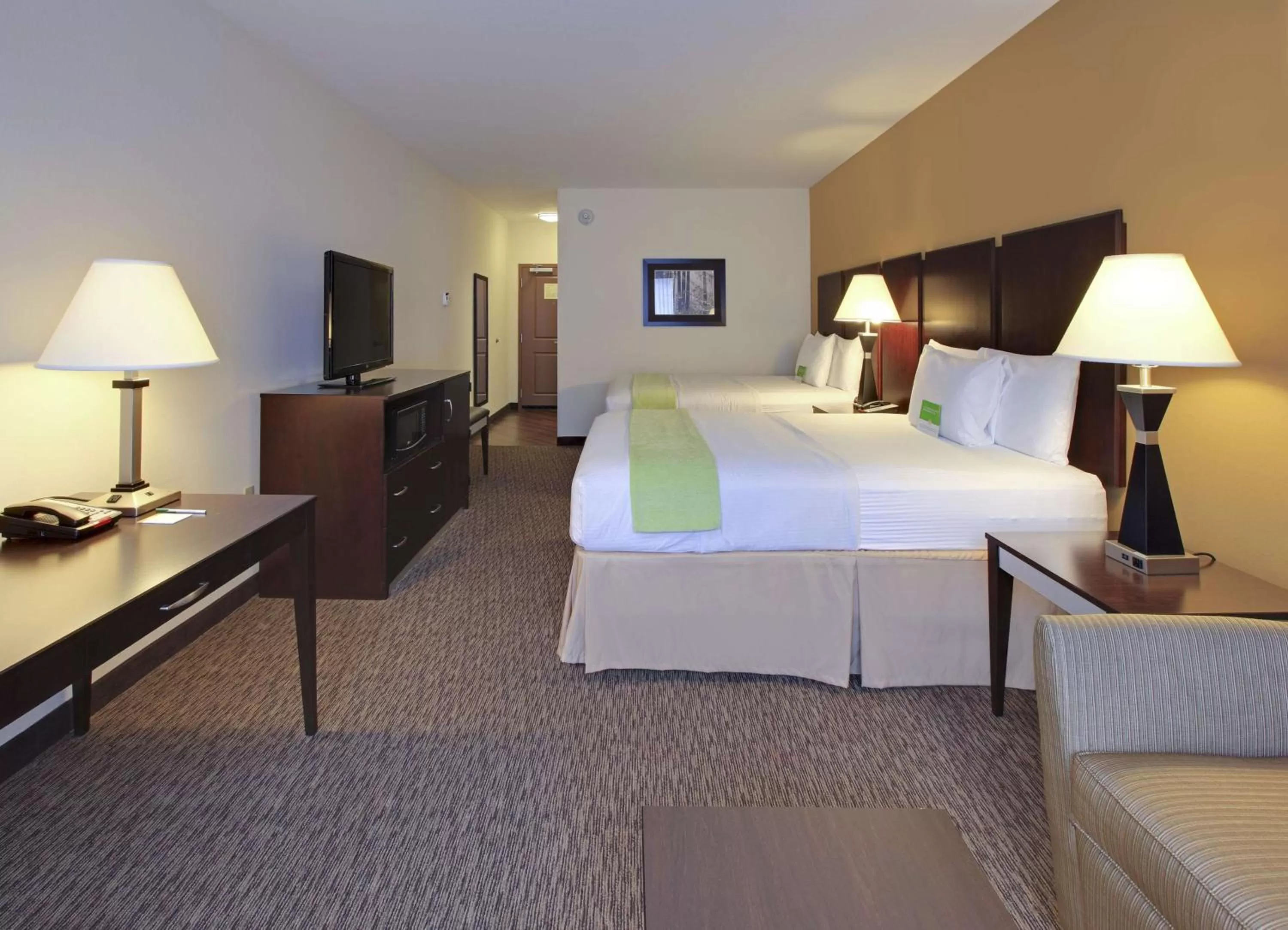 Photo of the whole room, Bed in La Quinta by Wyndham Memphis Wolfchase