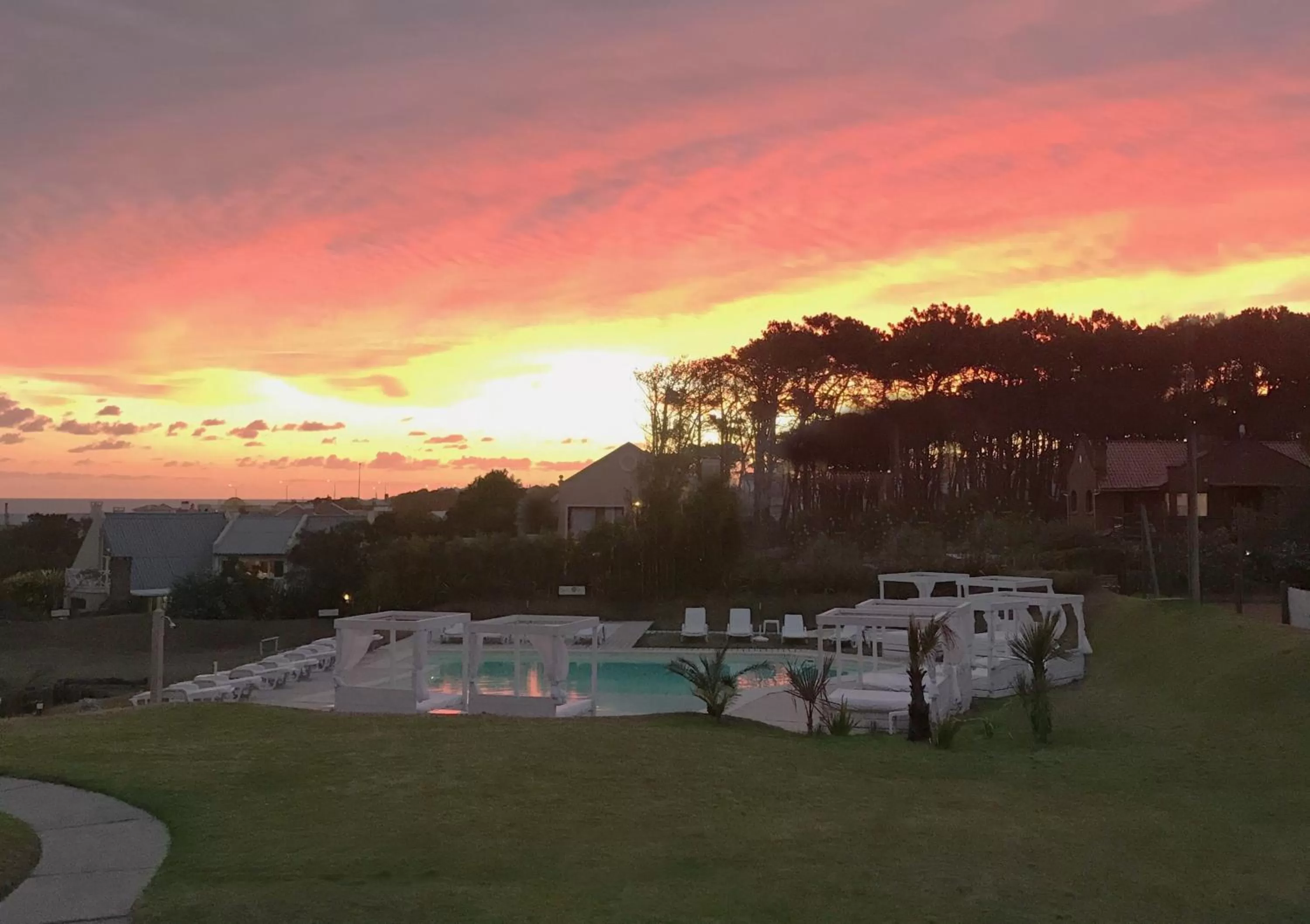 Swimming pool in Hotel Las Olas Resort