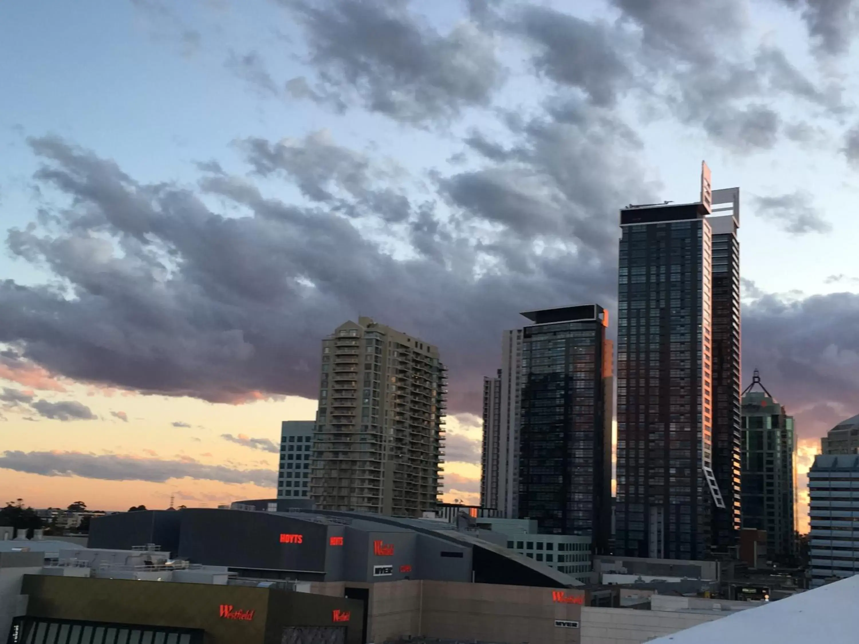 One-Bedroom Terrace in Silkari Suites at Chatswood One-Bedroom Terrace in Silkari Suites at Chatswood