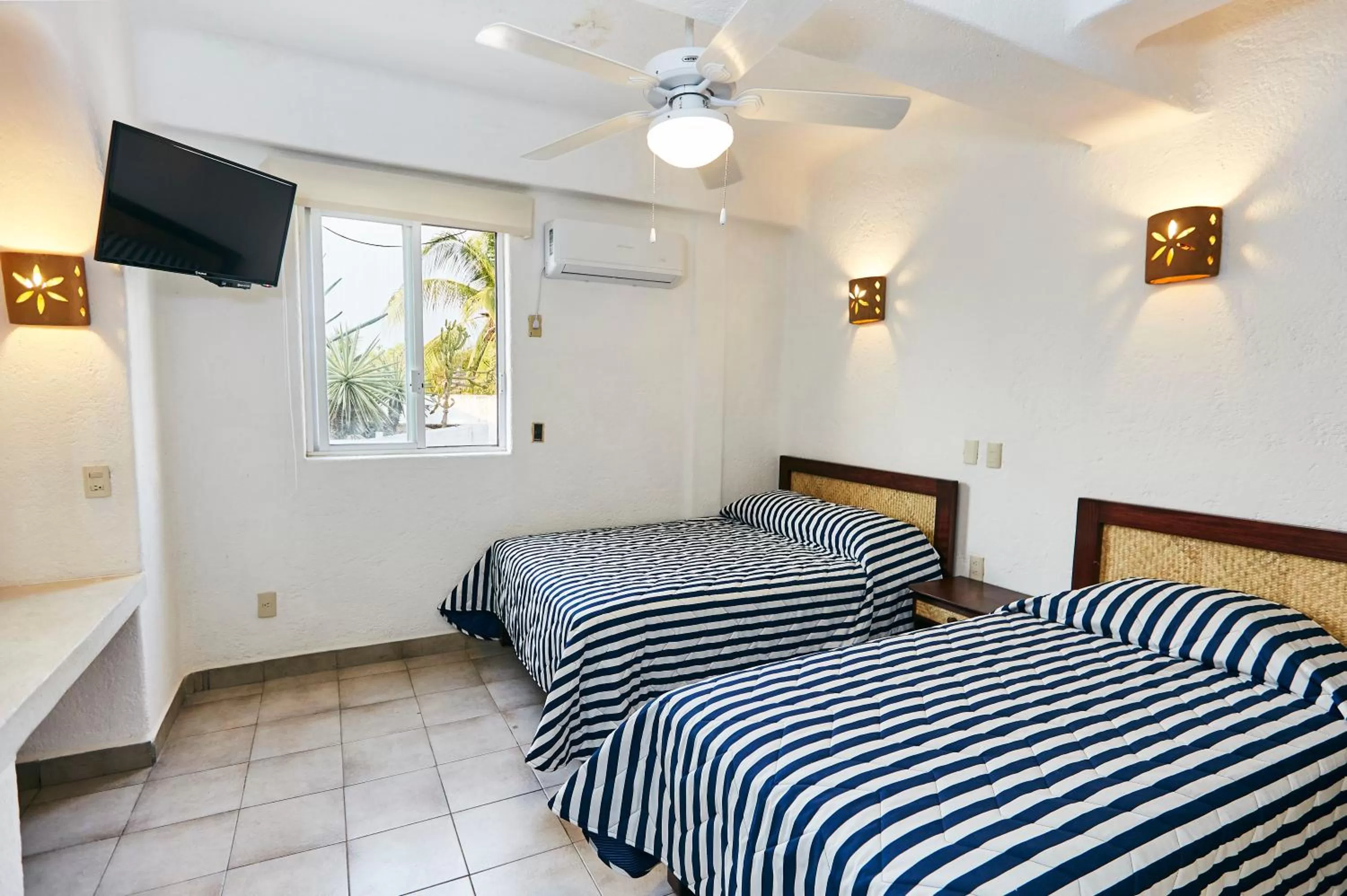 Bedroom, Bed in Hotel Suites Ixtapa Plaza