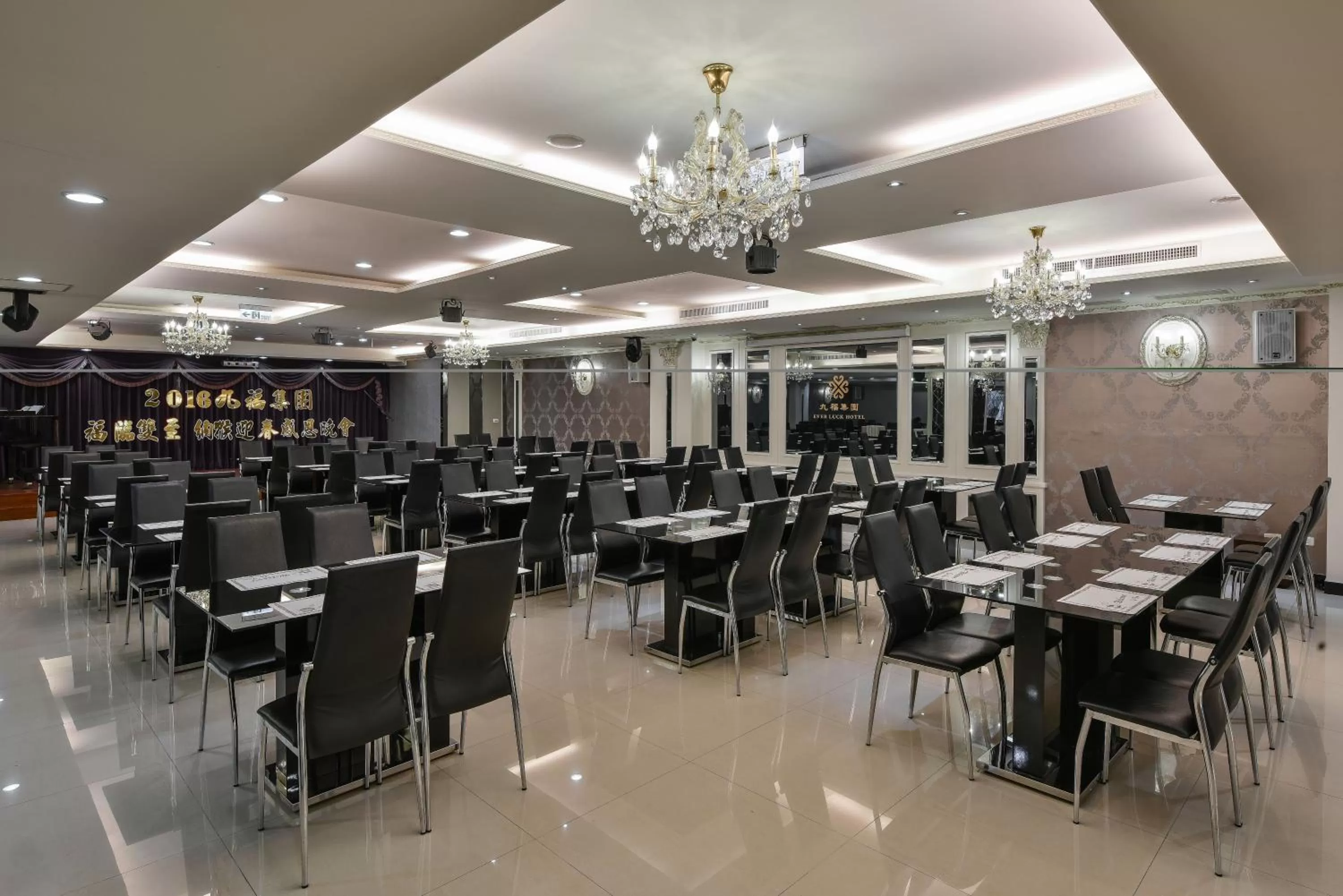 Restaurant/places to eat in Harmonious Hotel