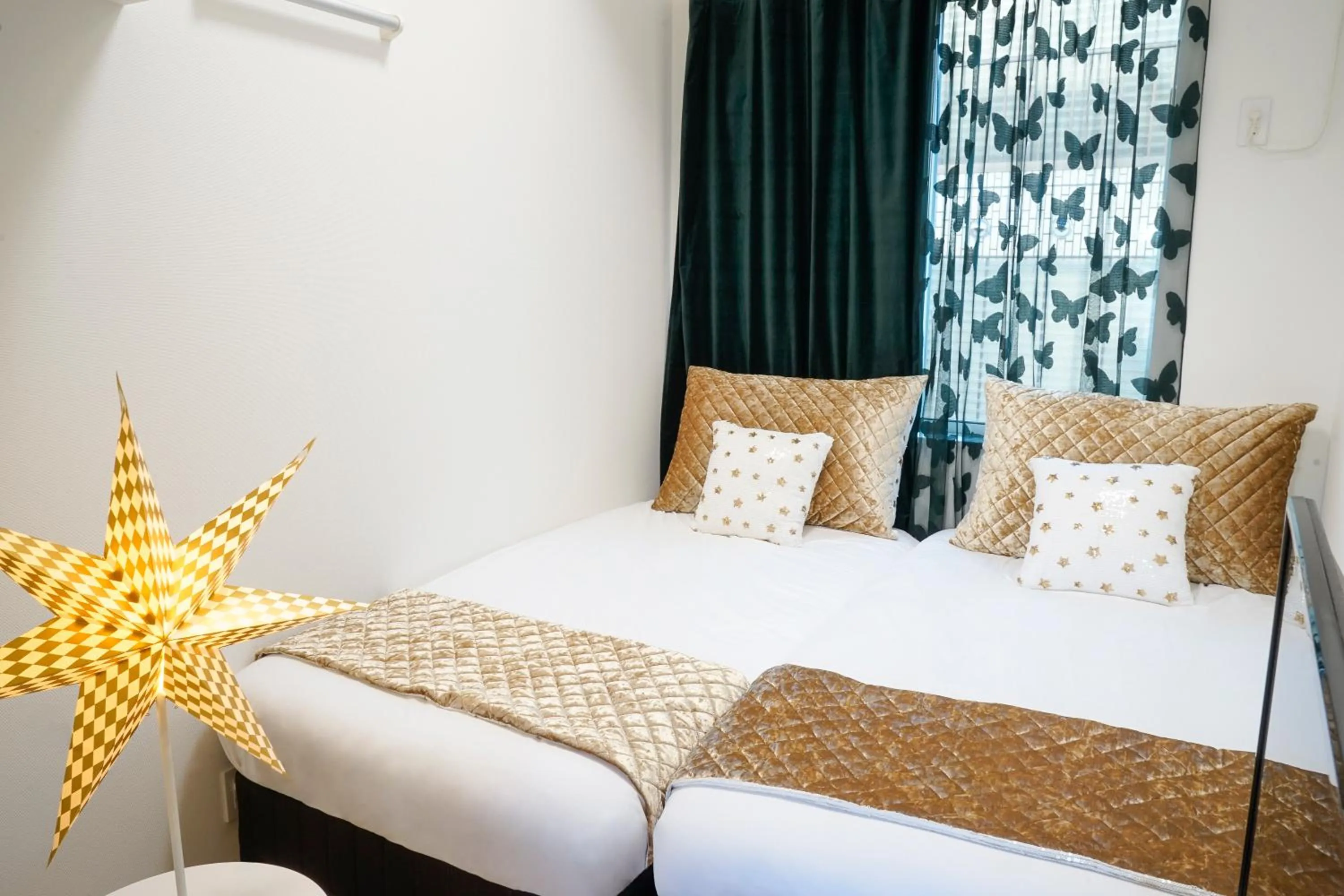 Bedroom, Bed in Blue Empire Hotel