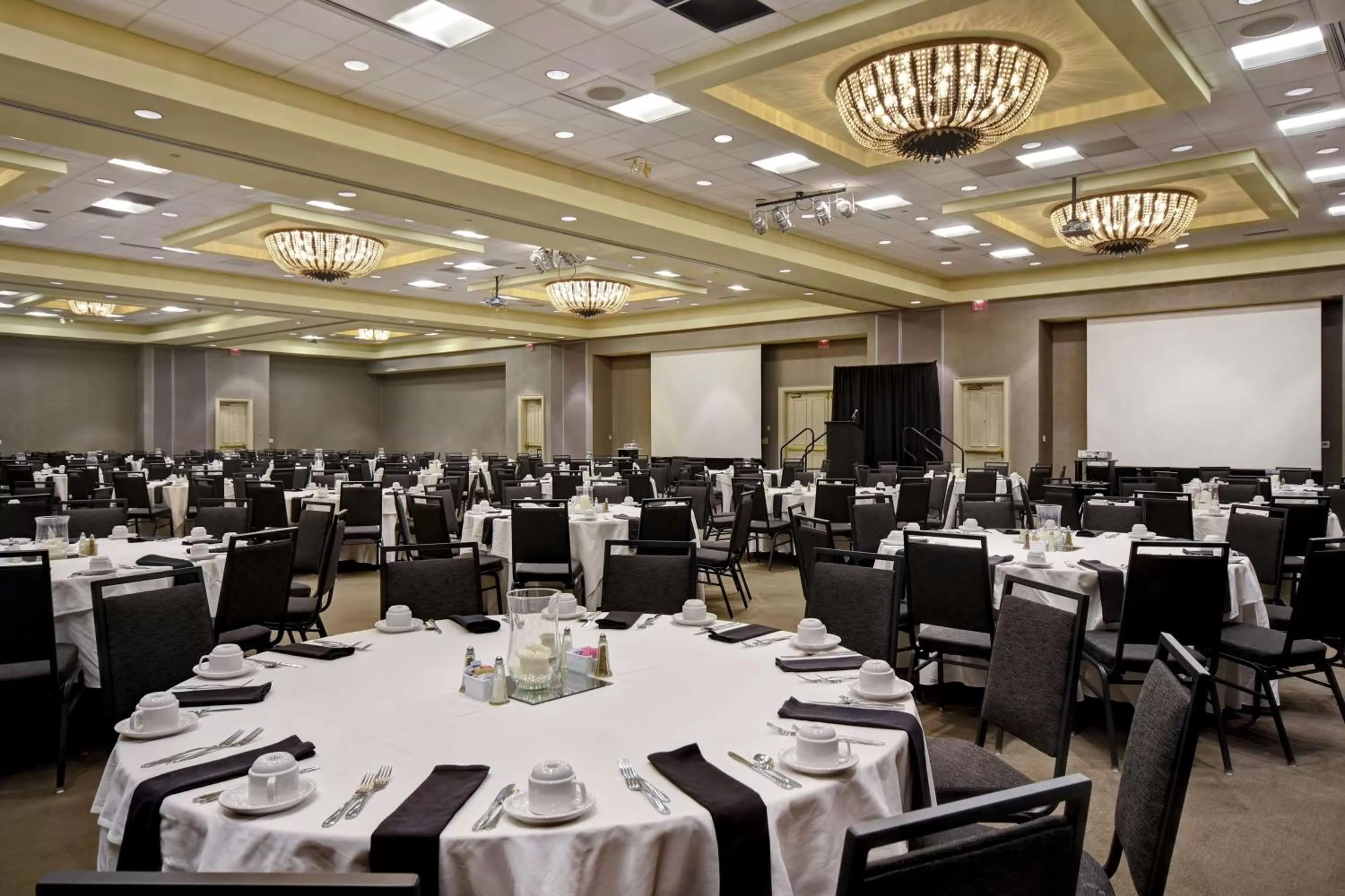 Meeting/conference room in Embassy Suites Montgomery - Hotel & Conference Center