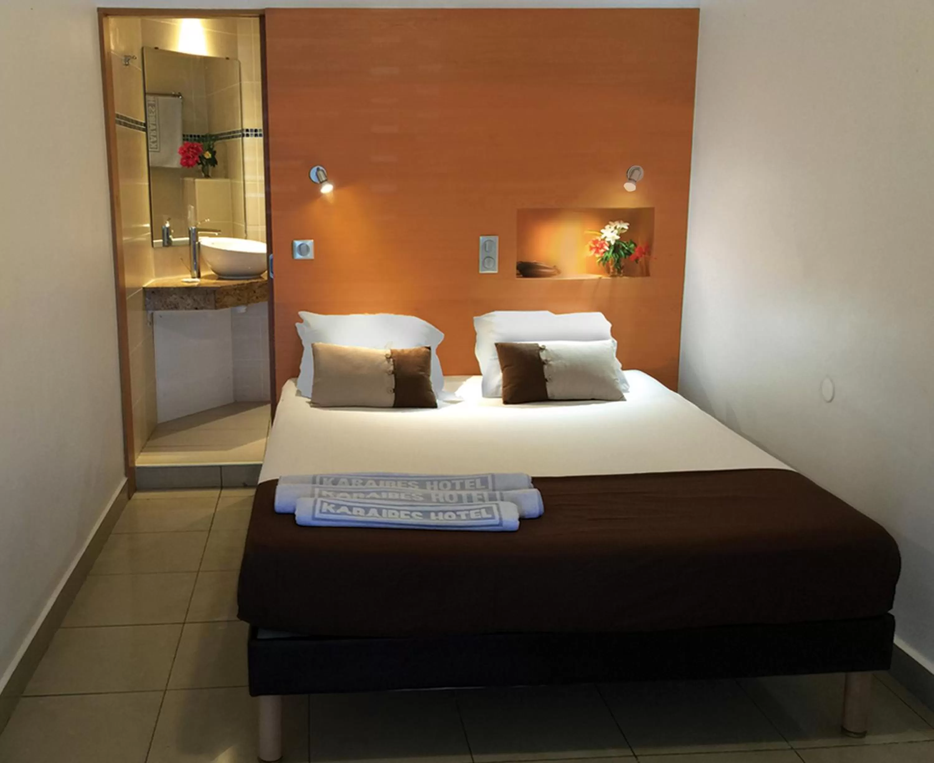 Photo of the whole room, Bed in Karaibes Hotel