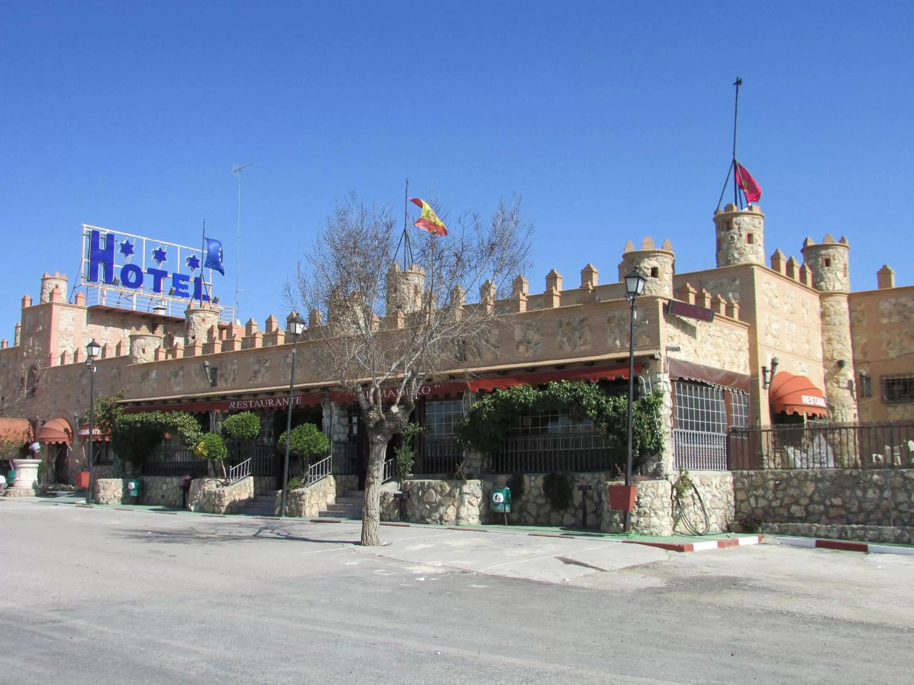 Property building in Hotel Real Castillo