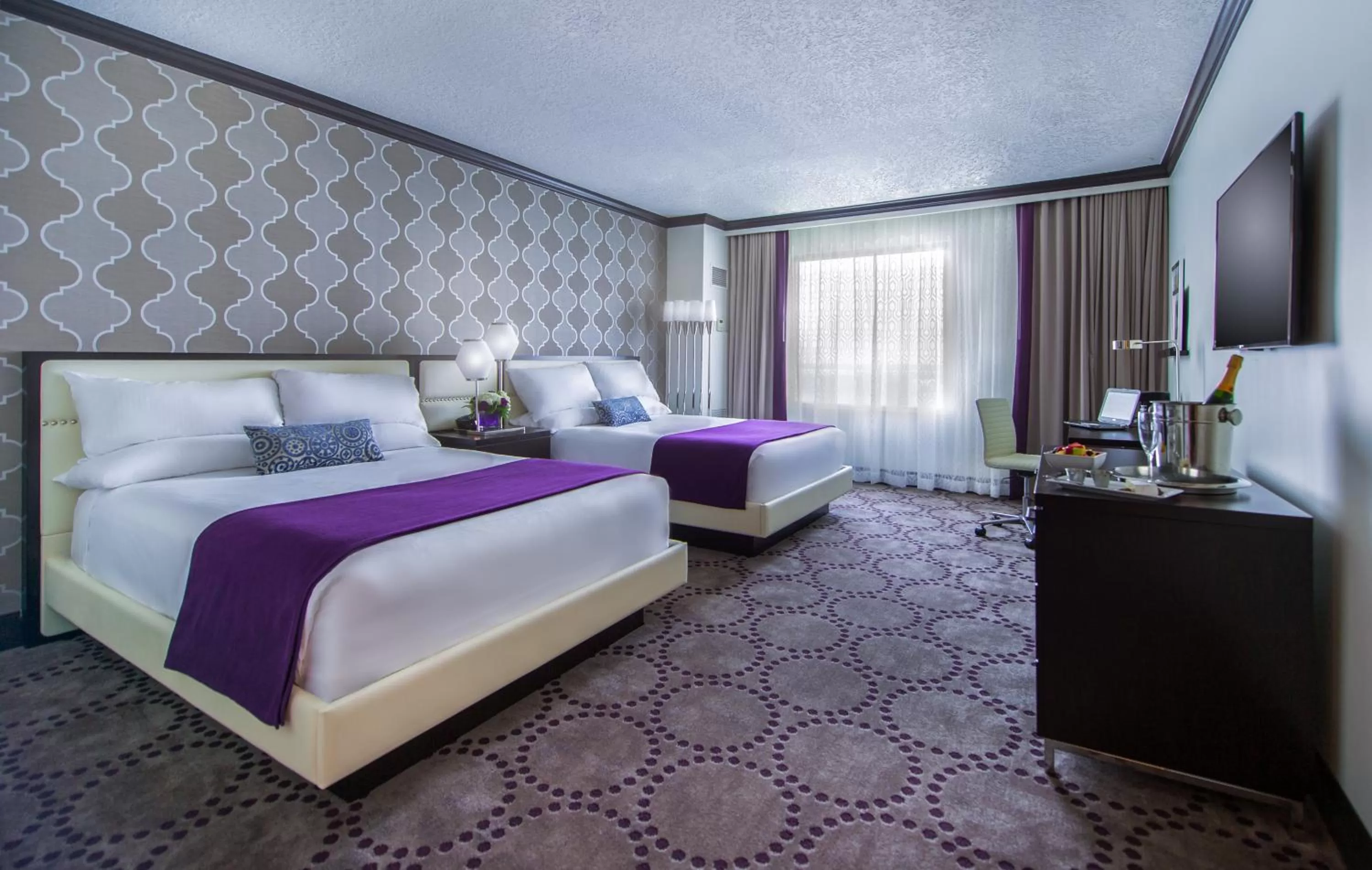 Bed in Harrah's Gulf Coast, A Caesars Destination