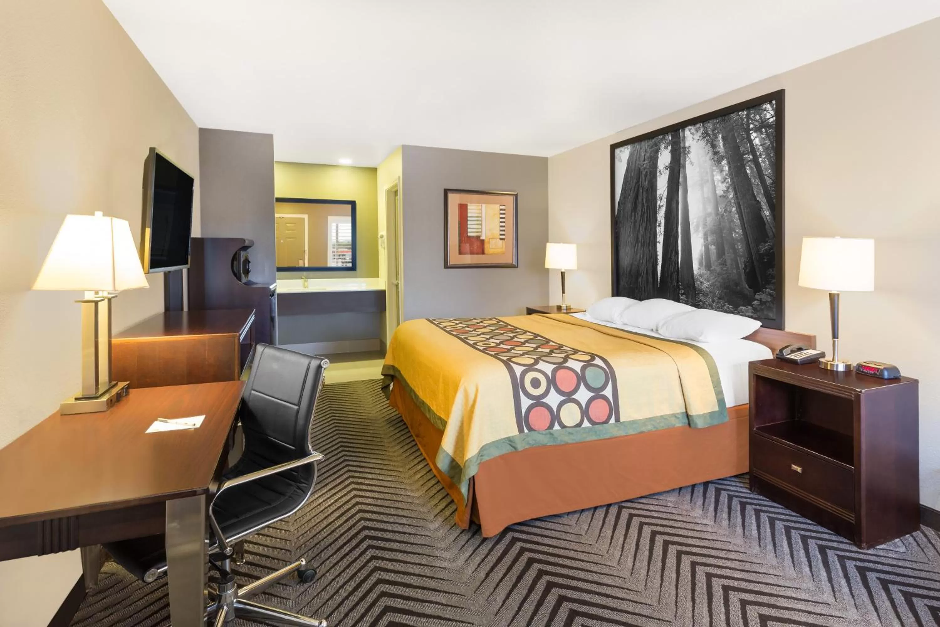 Photo of the whole room, Bed in Super 8 by Wyndham Fortuna