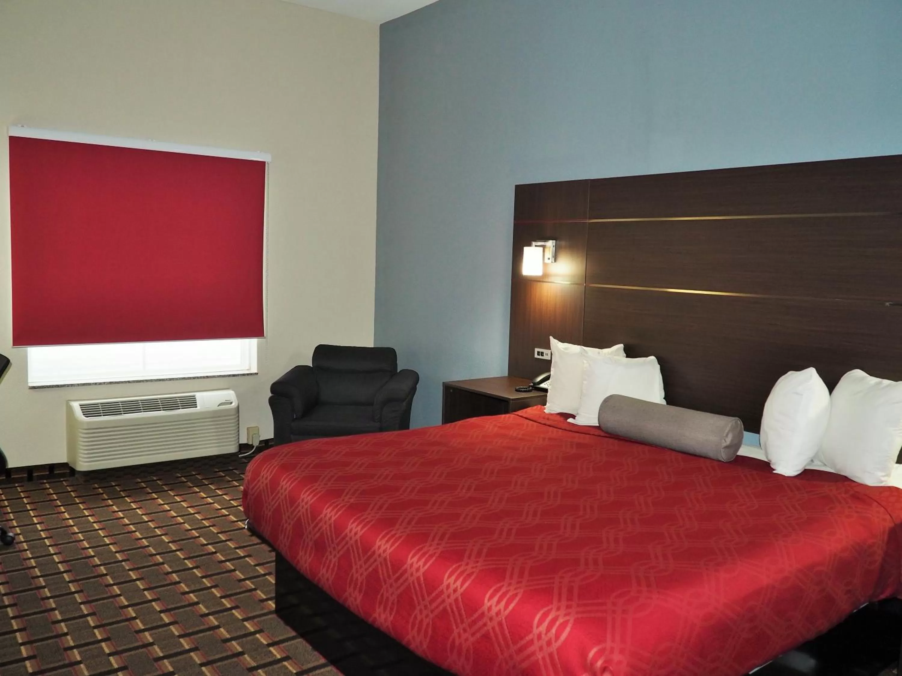 Bed in Econo Lodge Augusta West near Fort Gordon