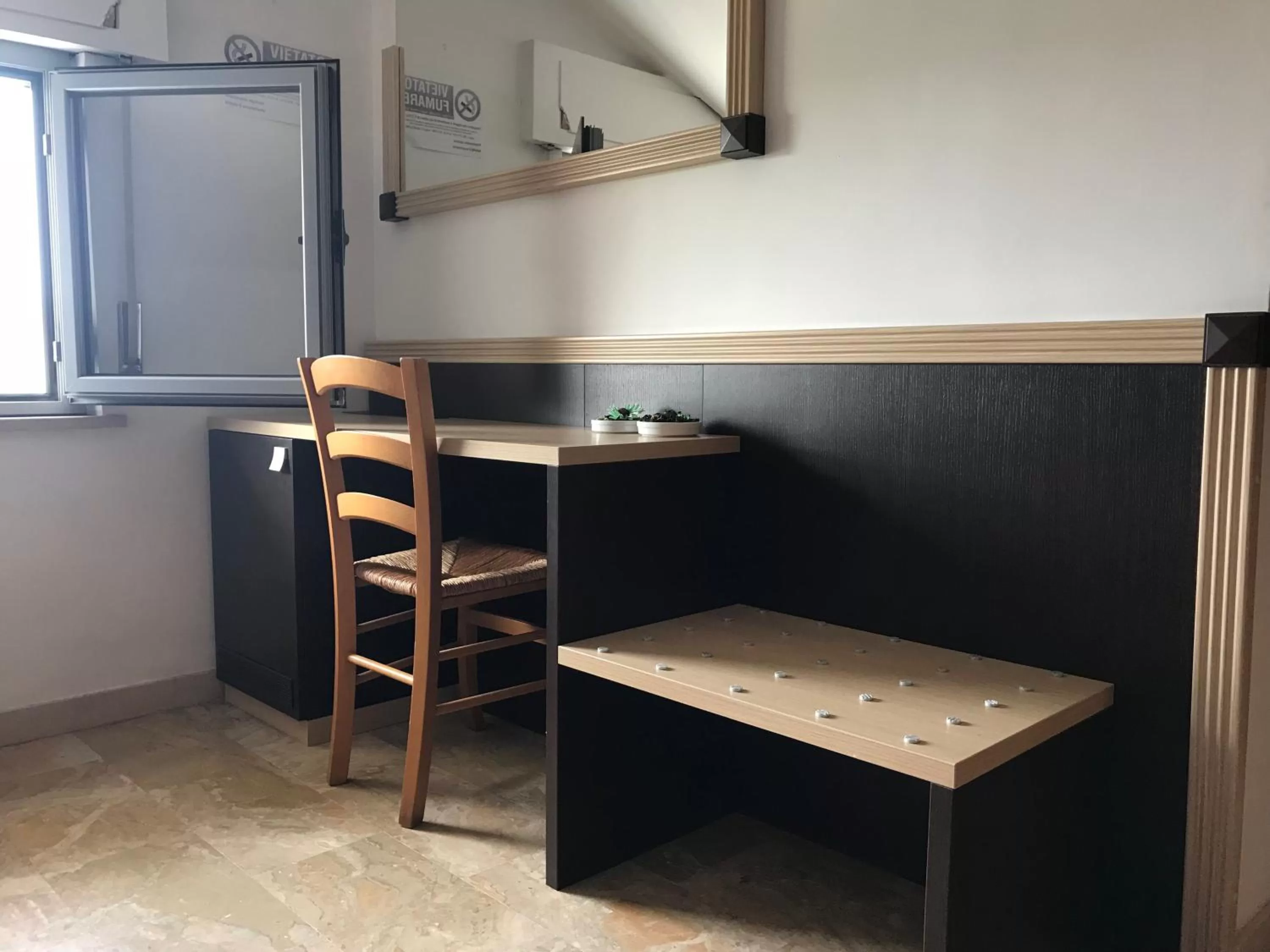 Bedroom in Rosso Di Sera