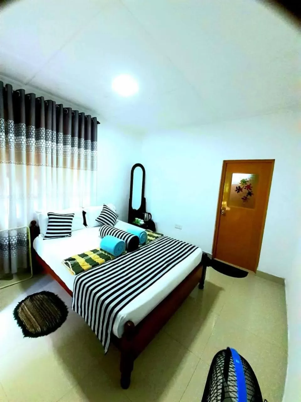 Bedroom, Bed in Green Lantern Inn