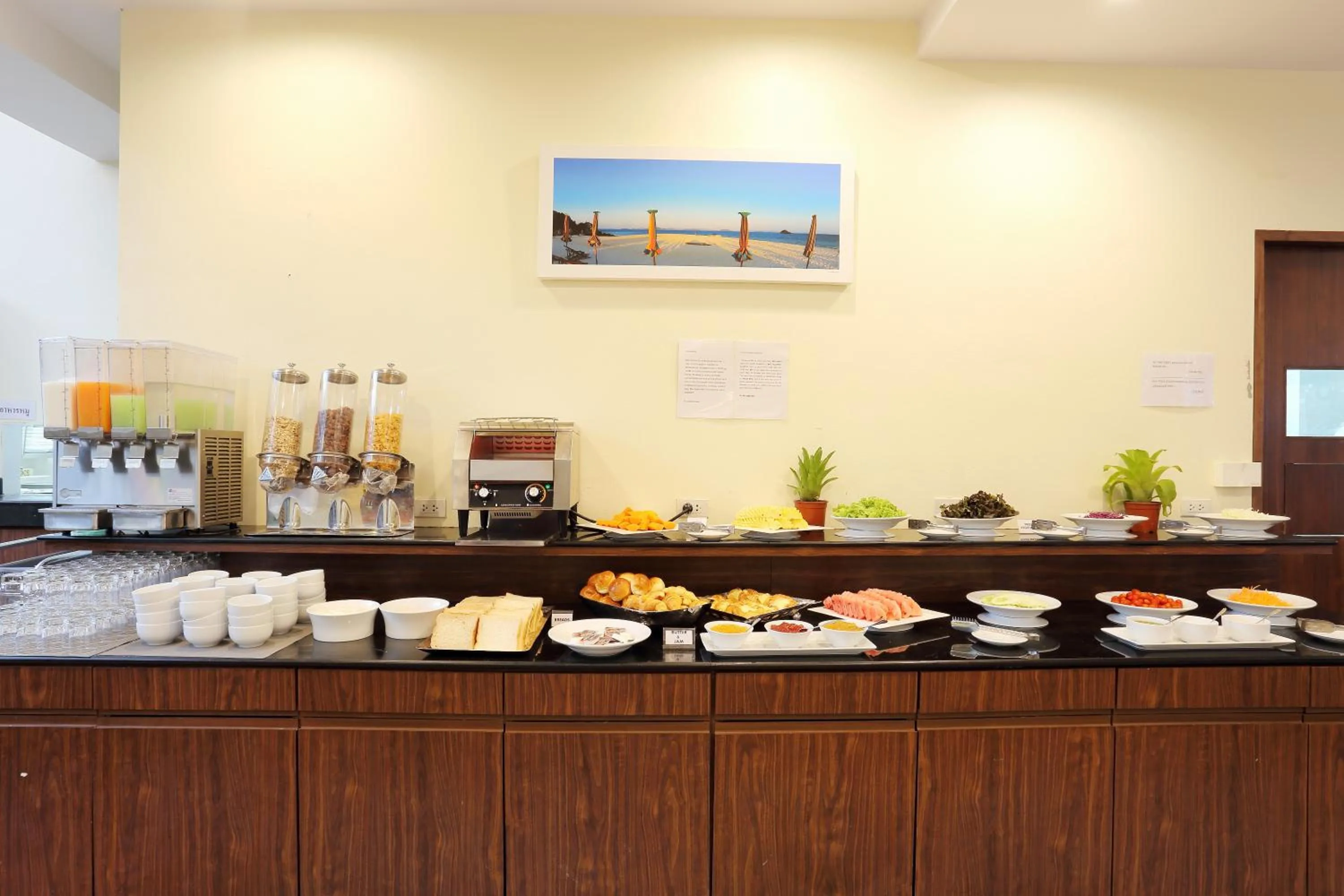 Restaurant/places to eat in ON Hotel Phuket - SHA