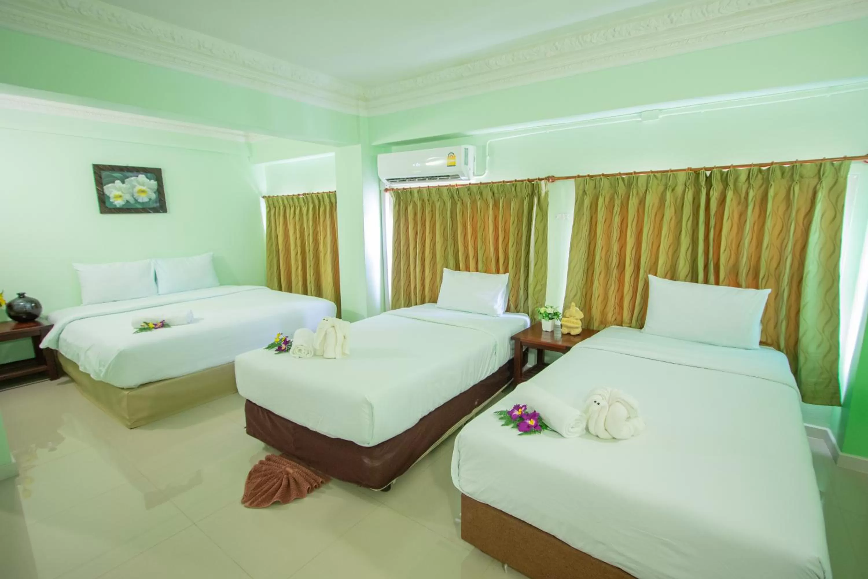 Photo of the whole room, Bed in Anchalee Resort