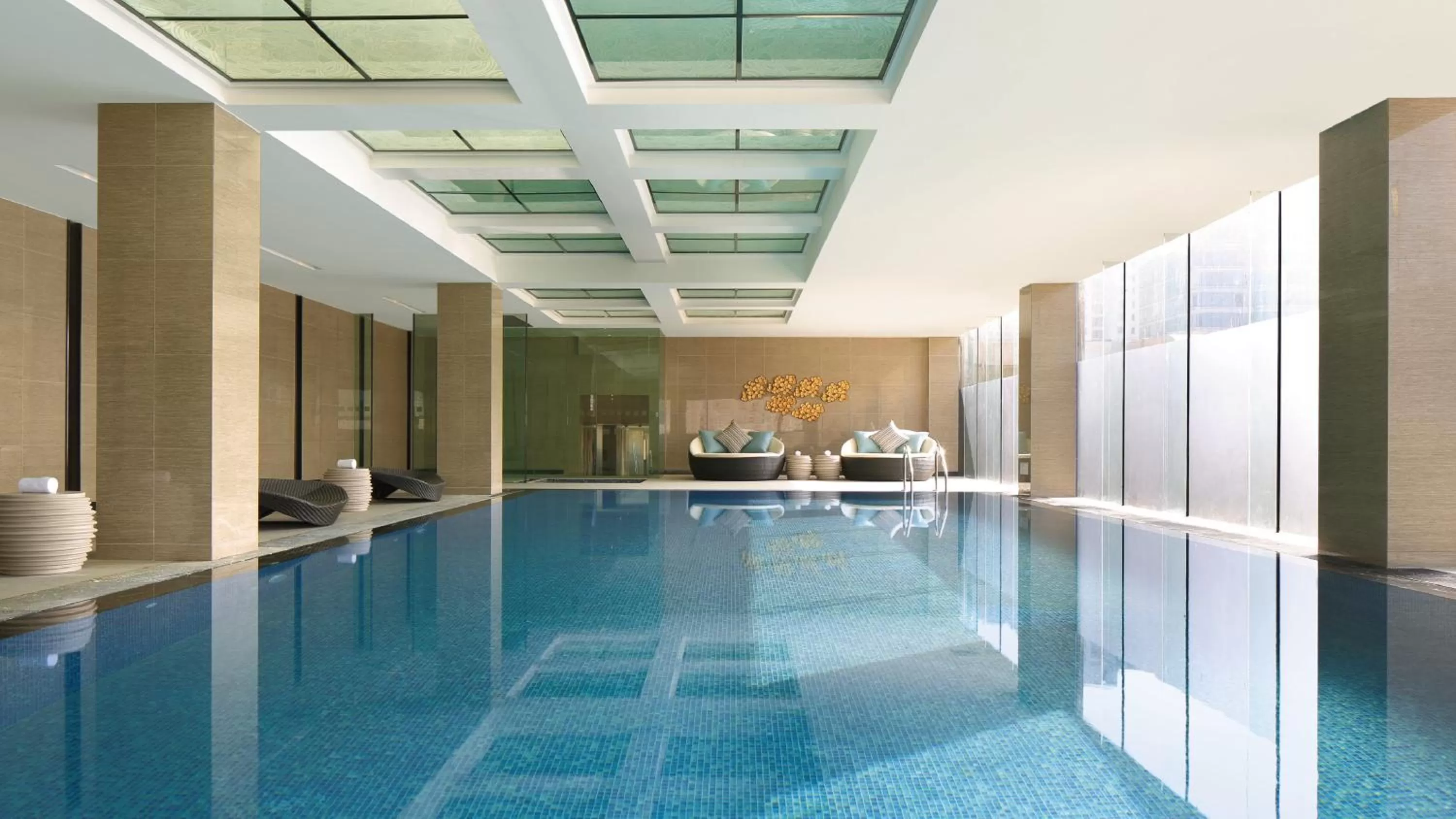 Swimming pool in Holiday Inn Kunming City Centre by IHG