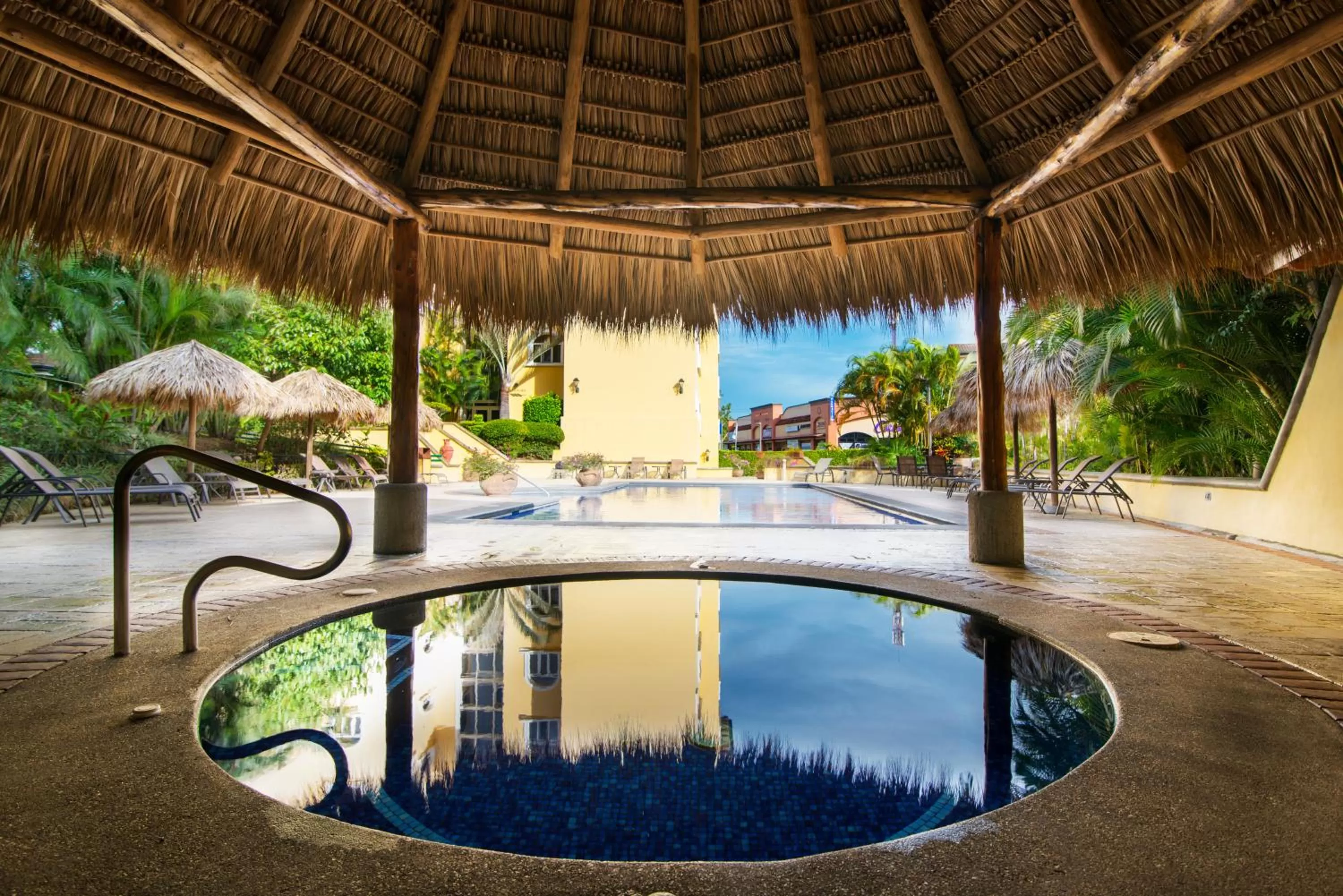 Swimming pool in Apartotel & Suites Villas del Rio
