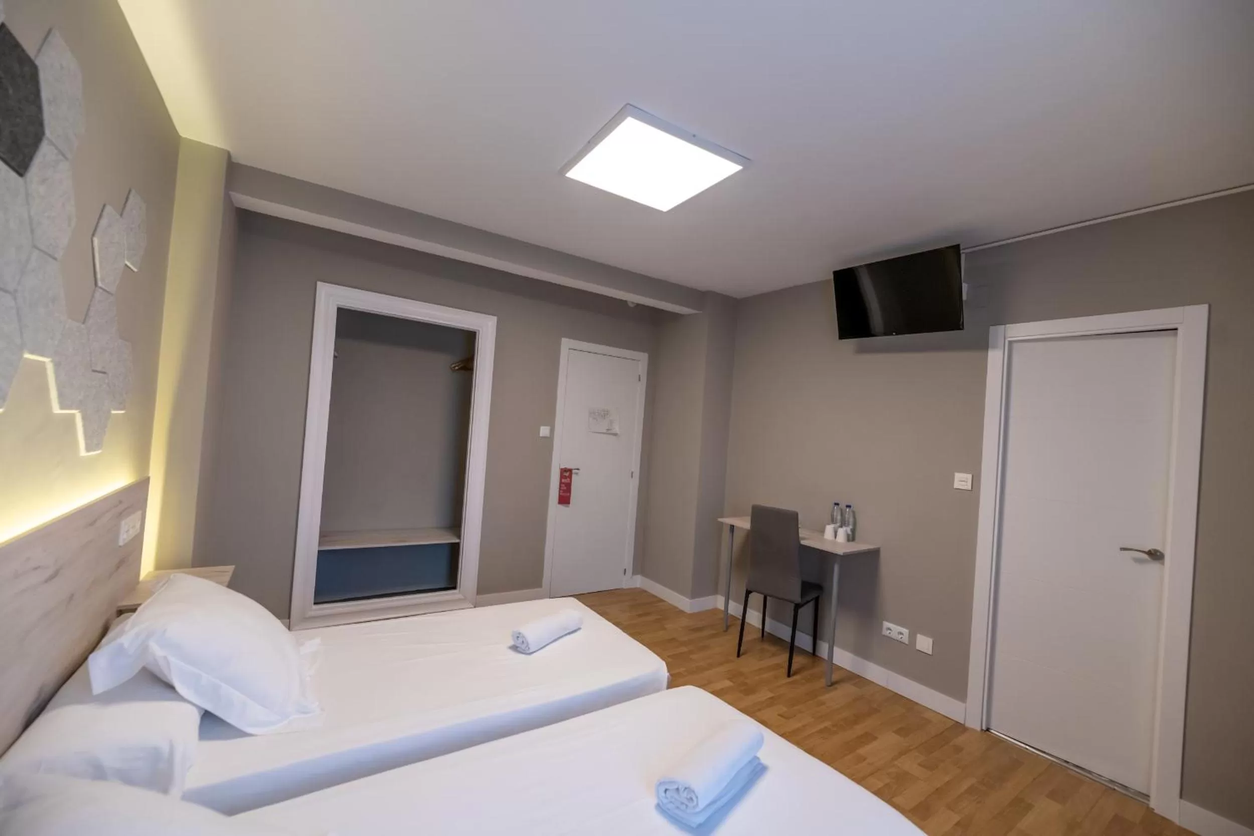 Photo of the whole room, Bed in Hotel Monasterio Granada - Adults Only