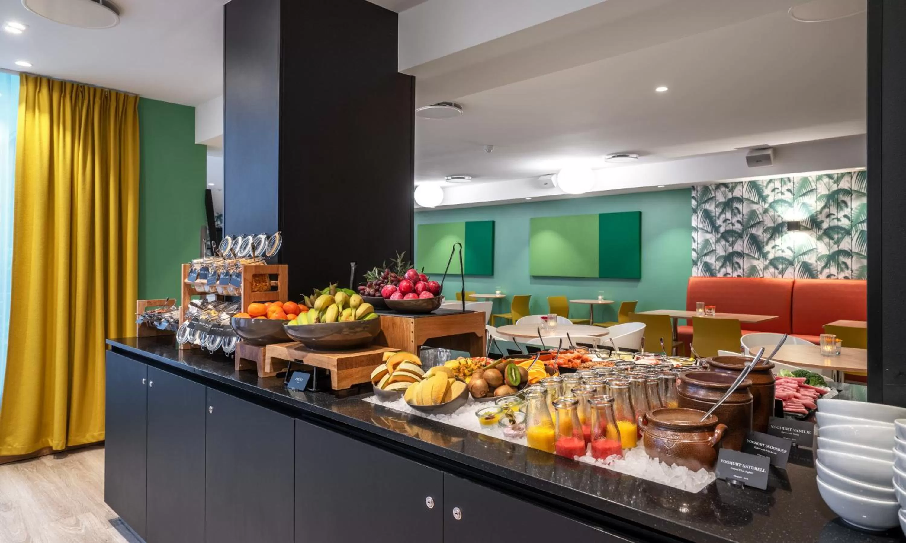 Buffet breakfast in Thon Hotel Astoria