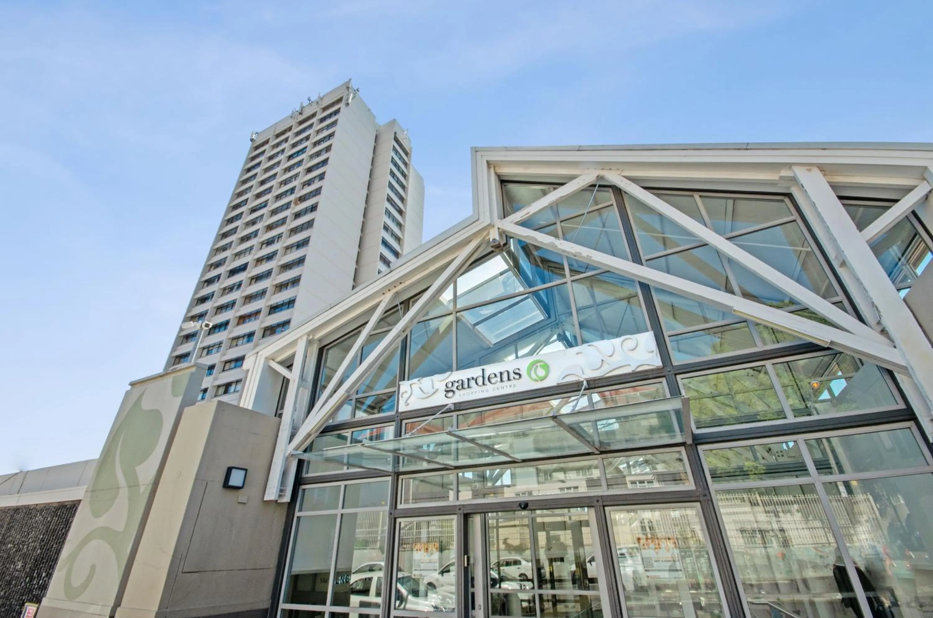 Property building in Gardens Centre Holiday Apartments