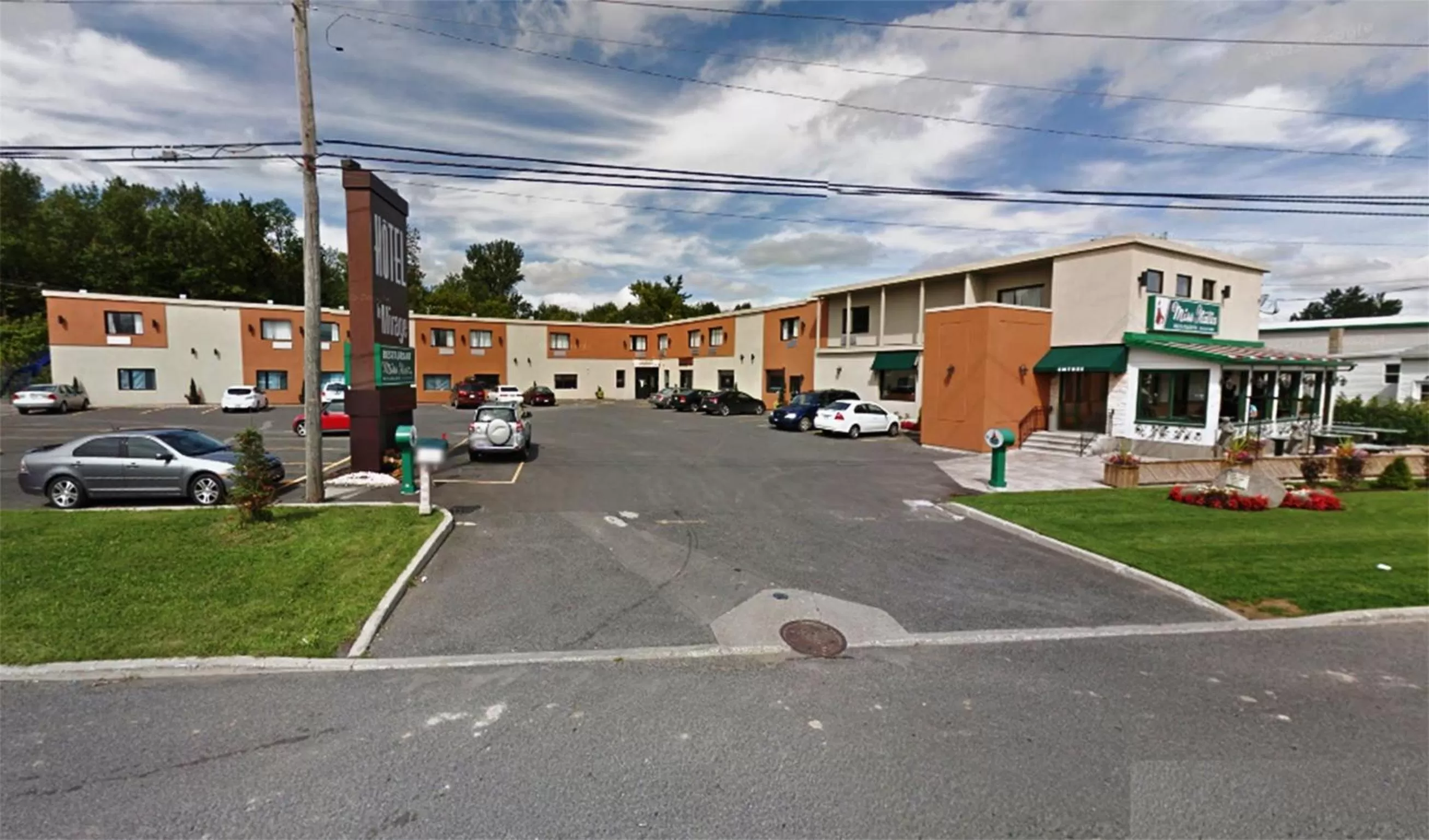 Property building in Hotel Le Mirage