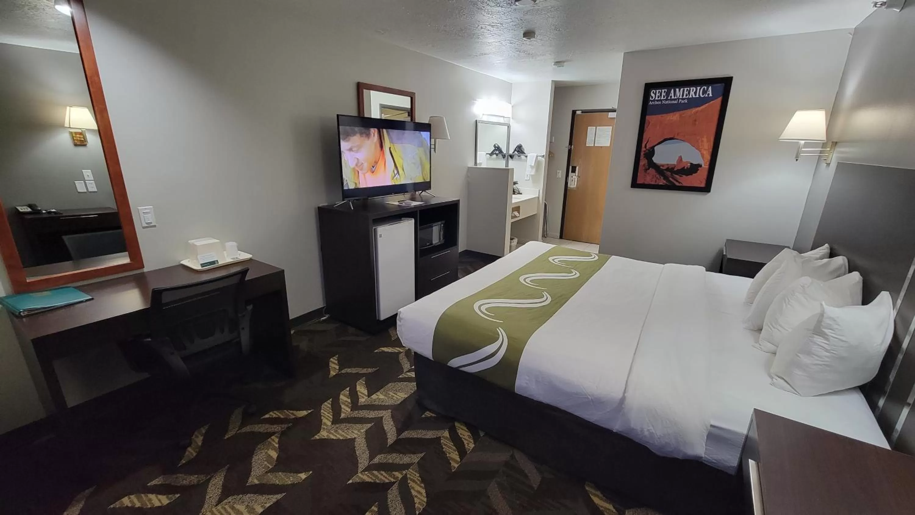 Photo of the whole room, Bed in Quality Inn & Suites Salina National Forest Area