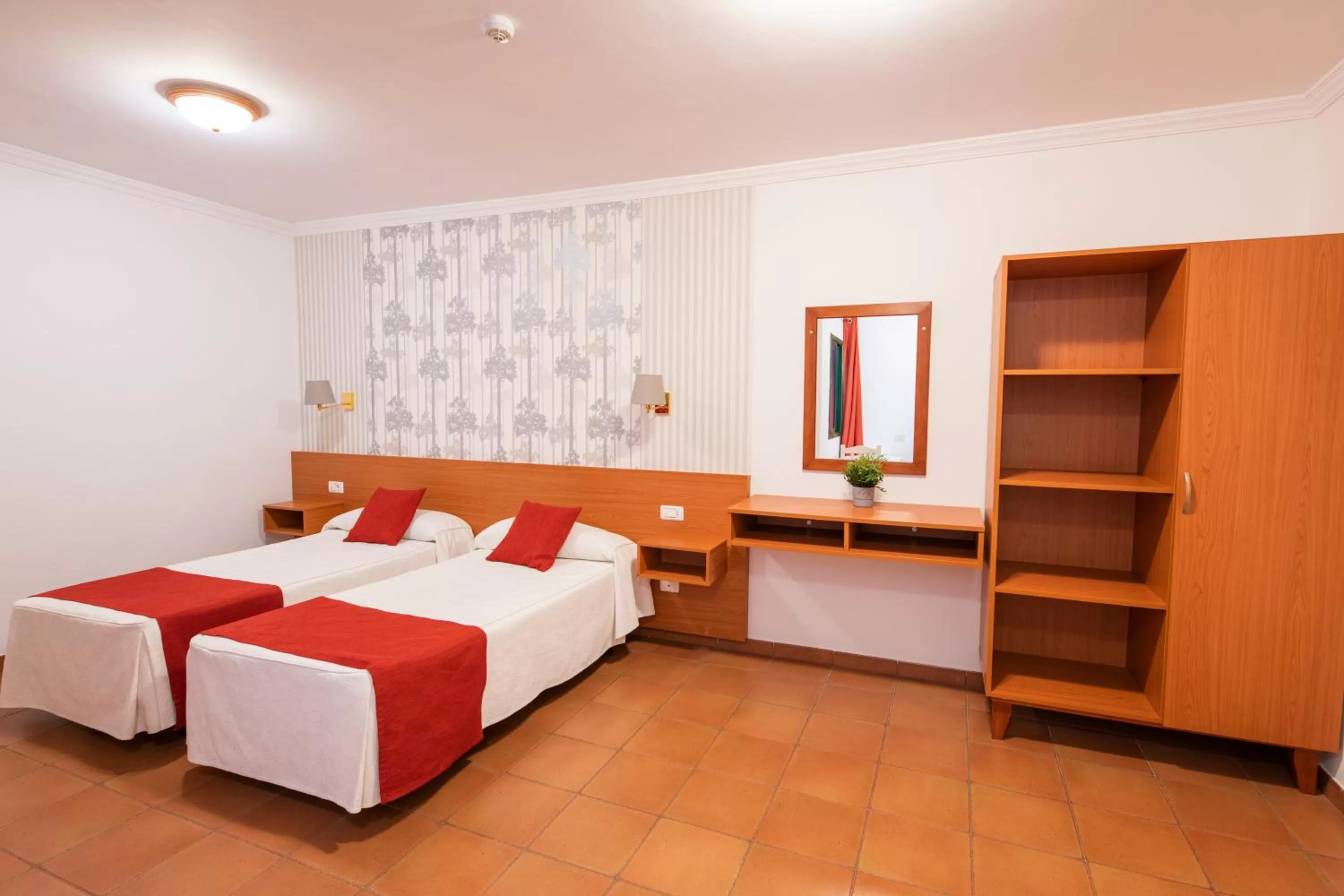 Photo of the whole room, Bed in Hotel Apartamentos Villa Gomera