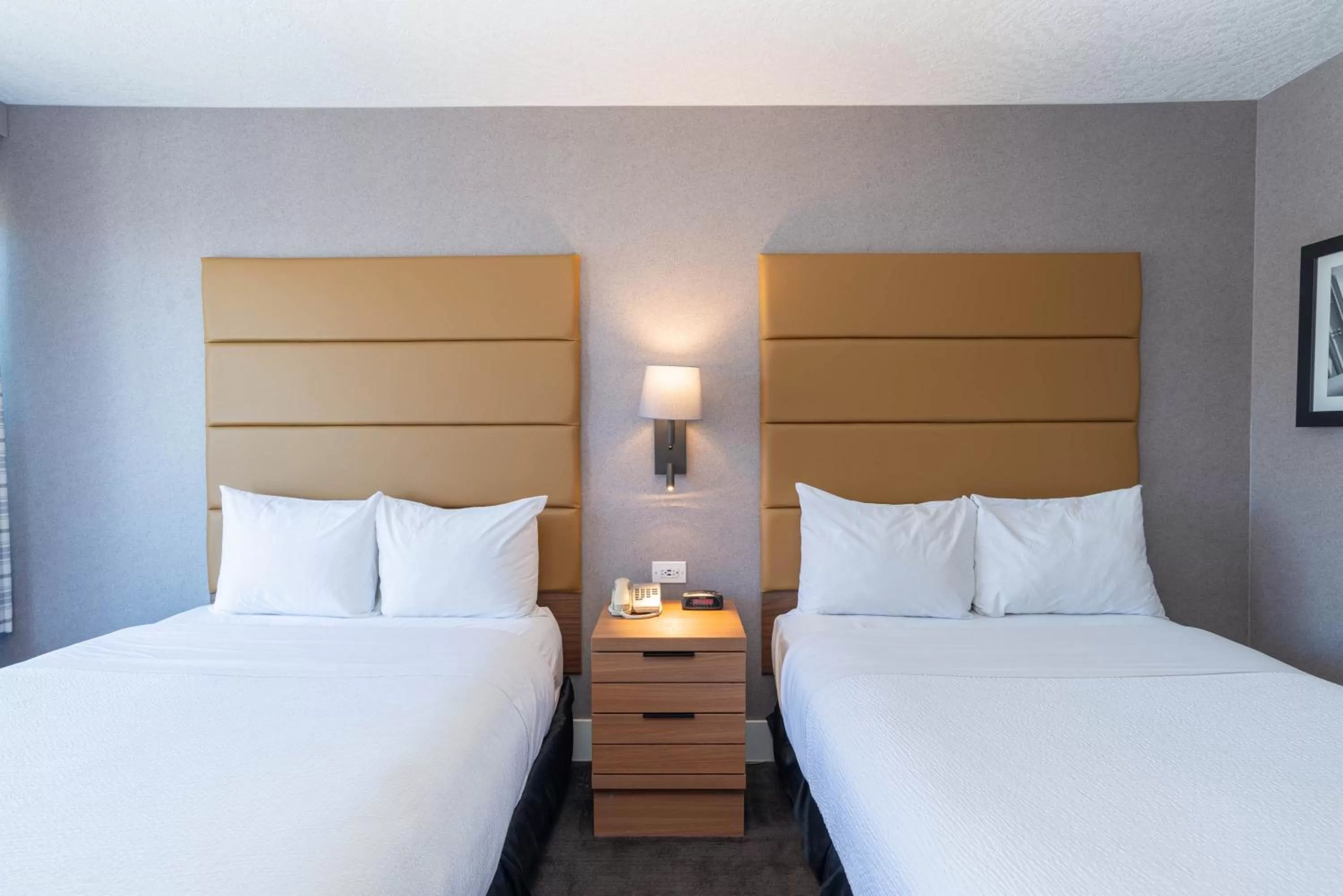 Photo of the whole room, Bed in Sandman Hotel Victoria