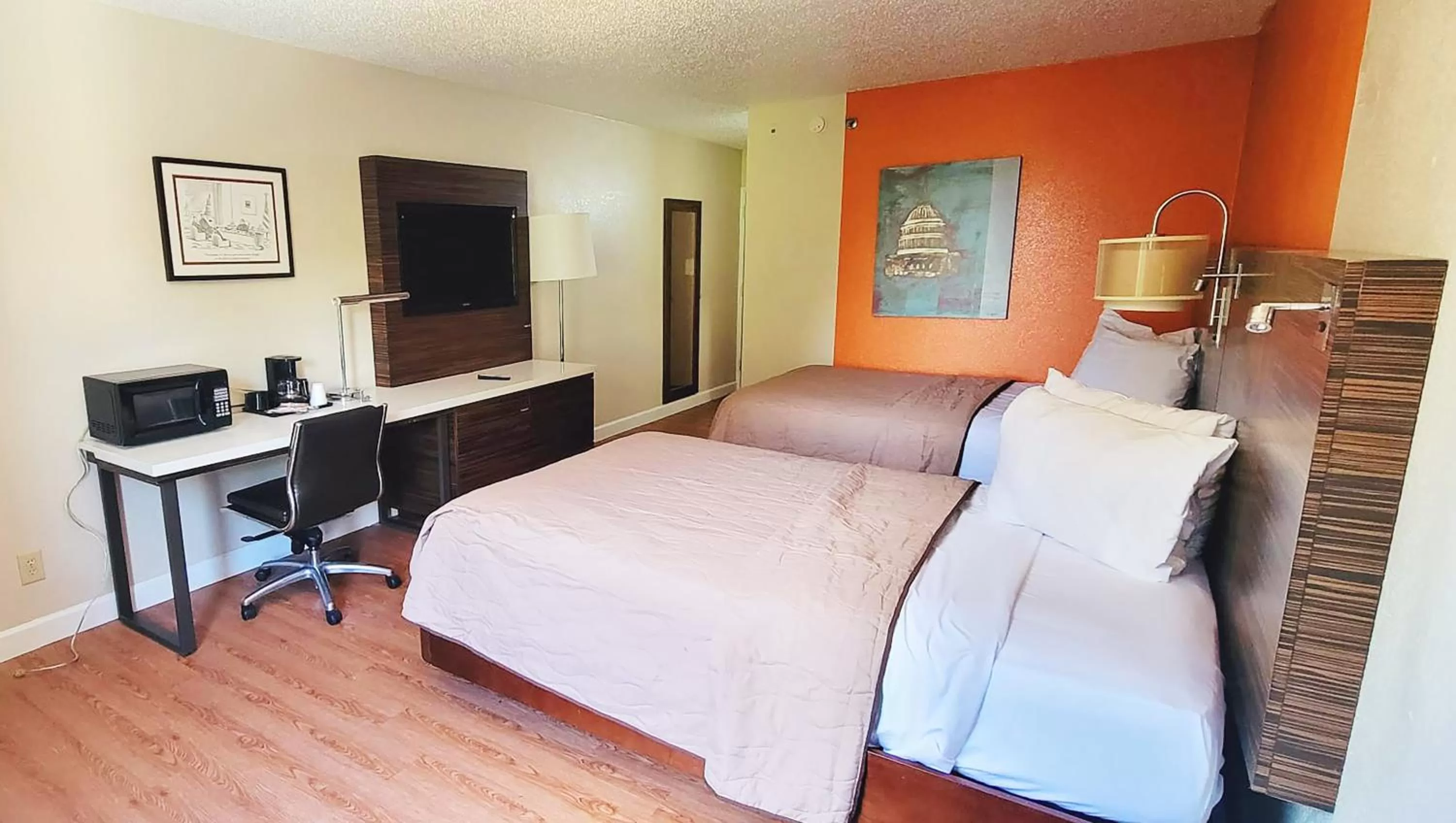 Photo of the whole room, Bed in Studios & Suites 4 Less Charlotte