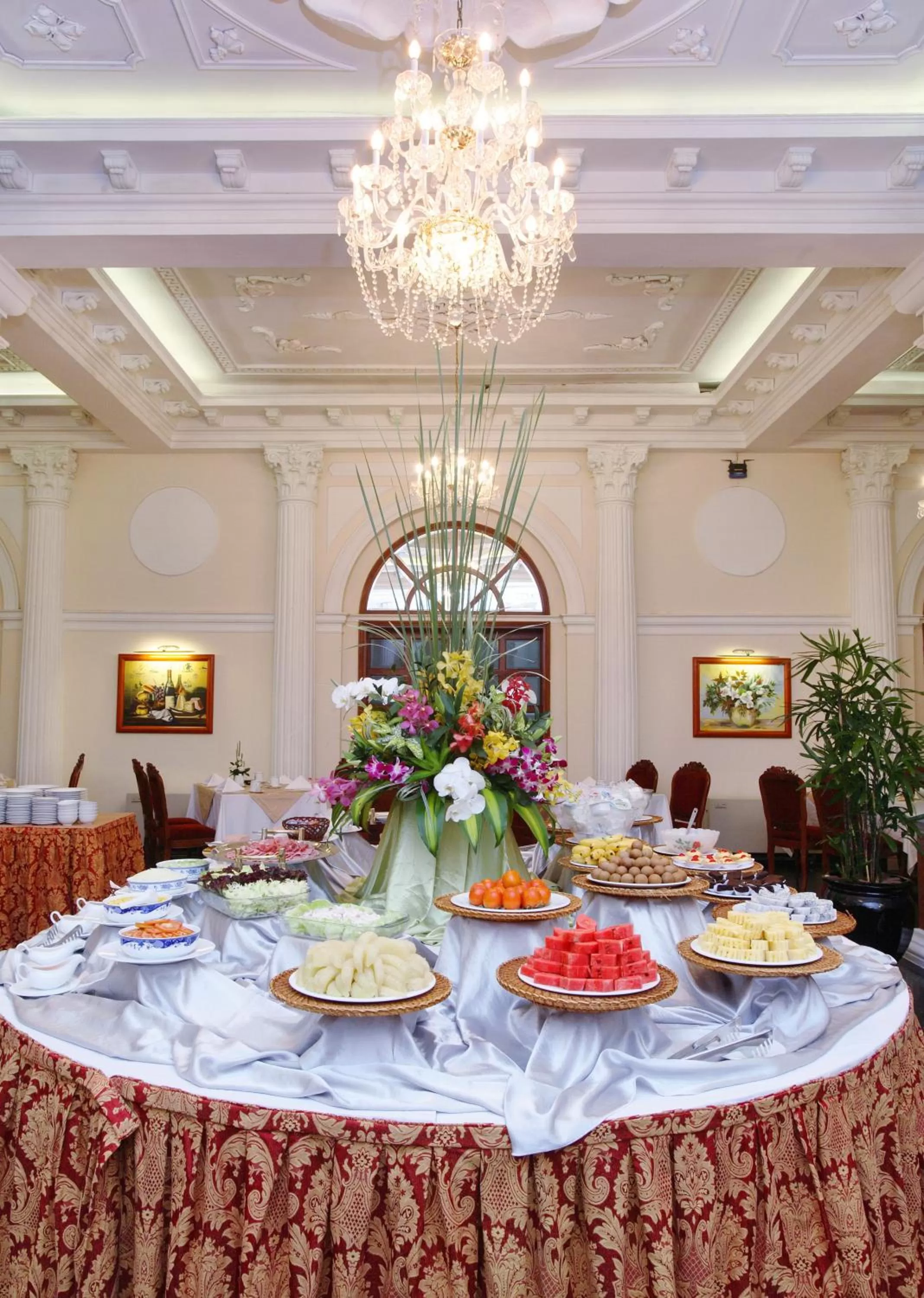 Food and drinks in Hotel Continental Saigon